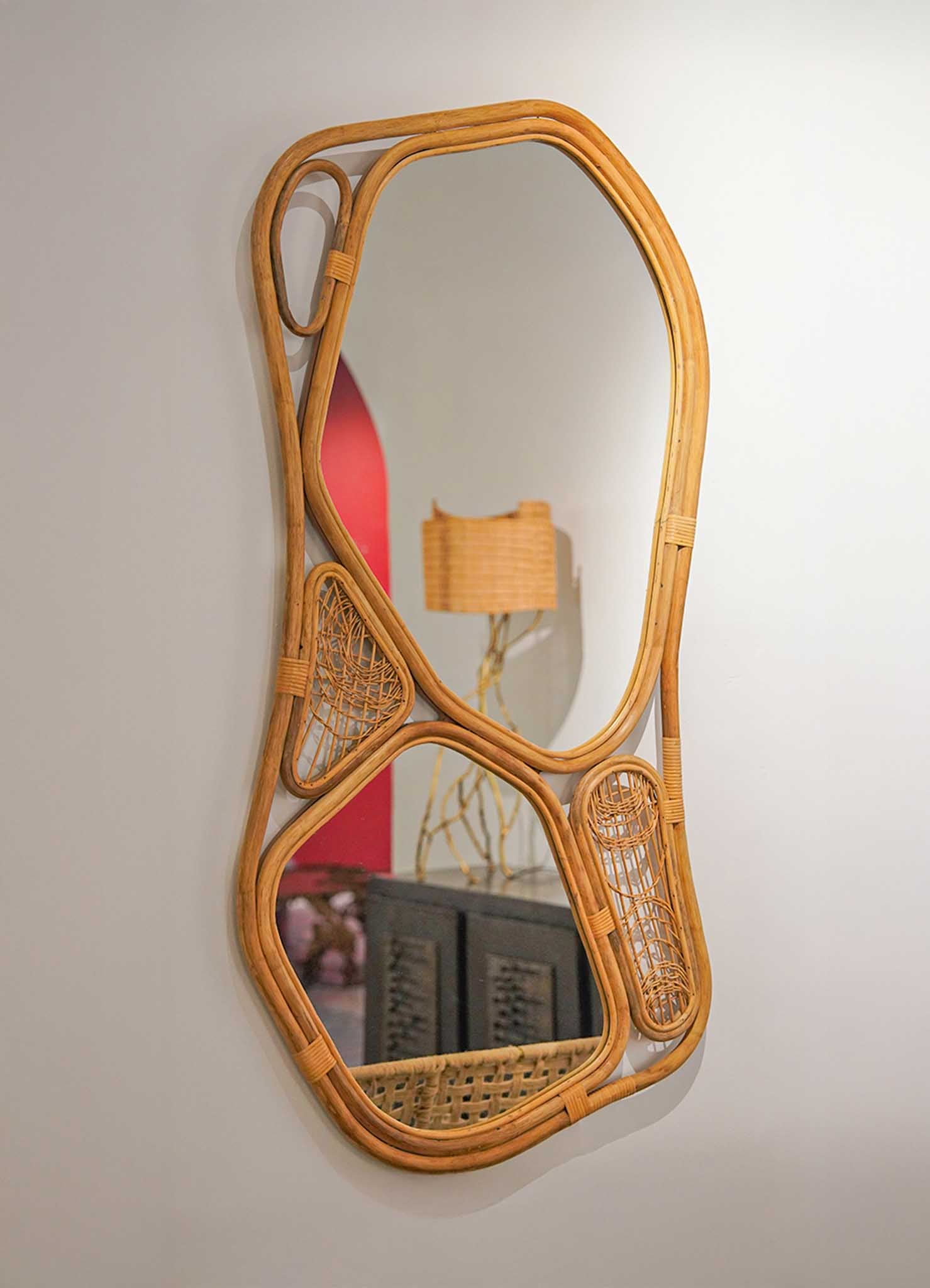 Grand miroir Chakra en rotin Viya de Vikram Goyal