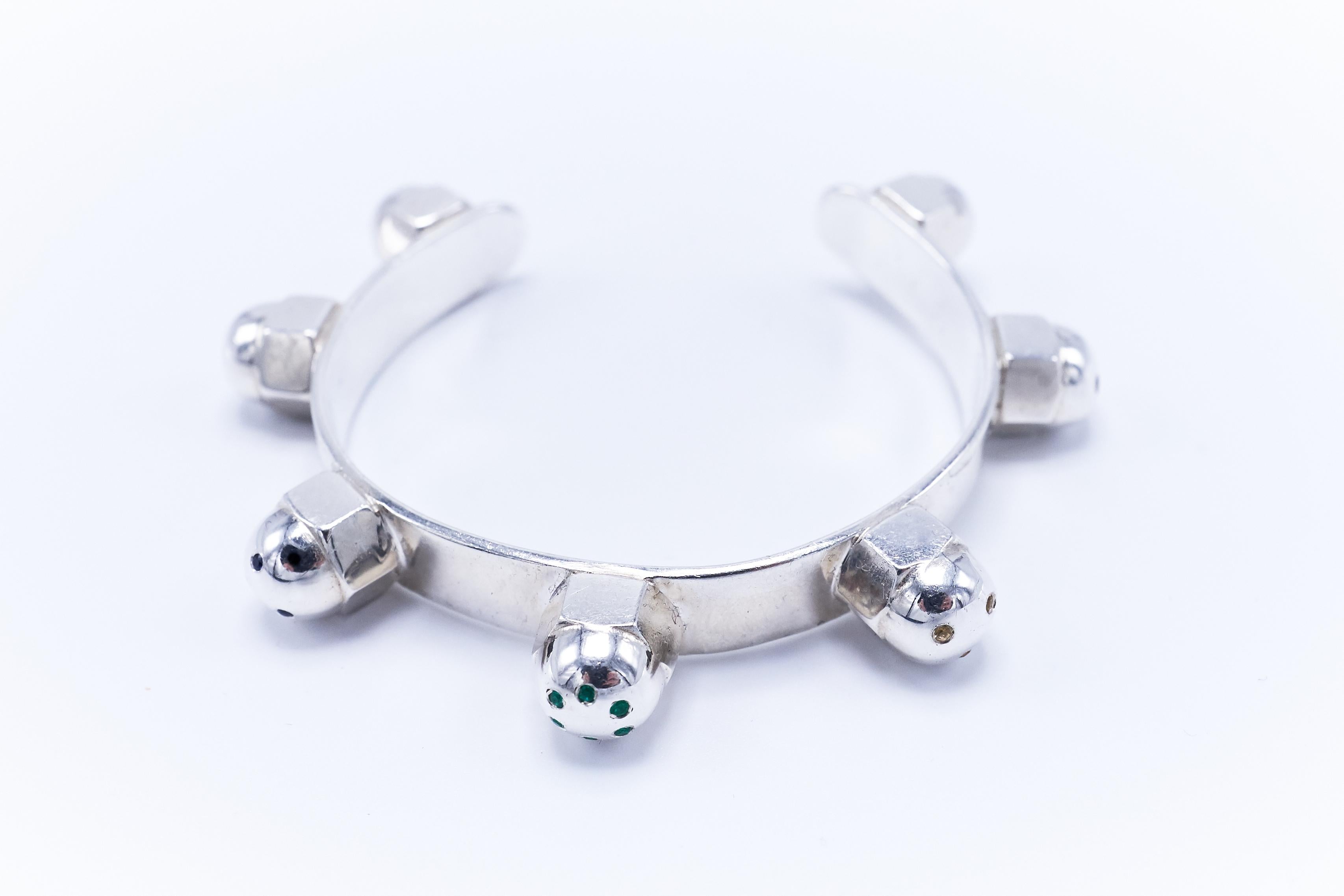 Chakra Armspange Ohrstecker Weißer Diamant Smaragd Rubin Blauer Saphir Iolith (Art déco) im Angebot