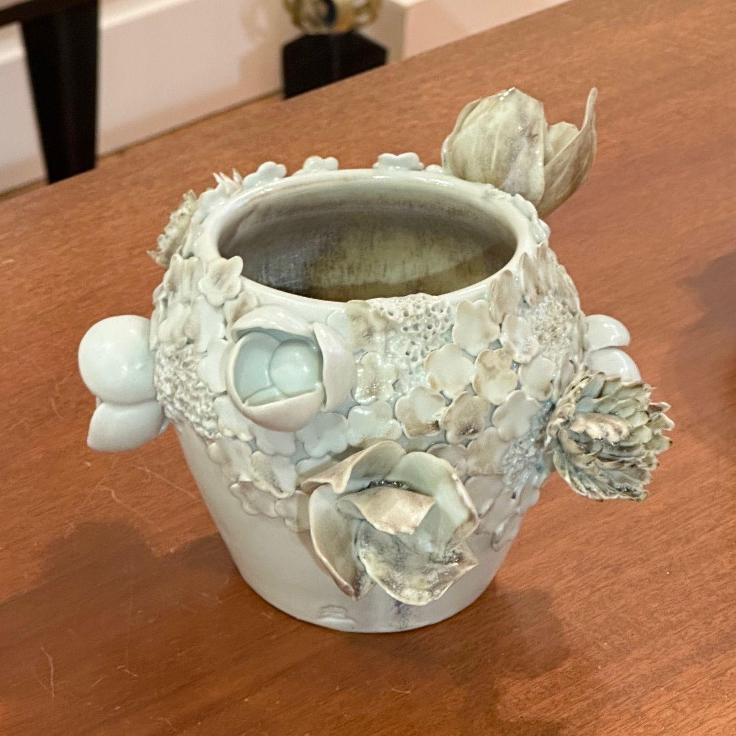 Moderno Chala Toprak, Contemporaneo, Scultura moderna, Vaso di fiori, Porcellana, 2022 in vendita