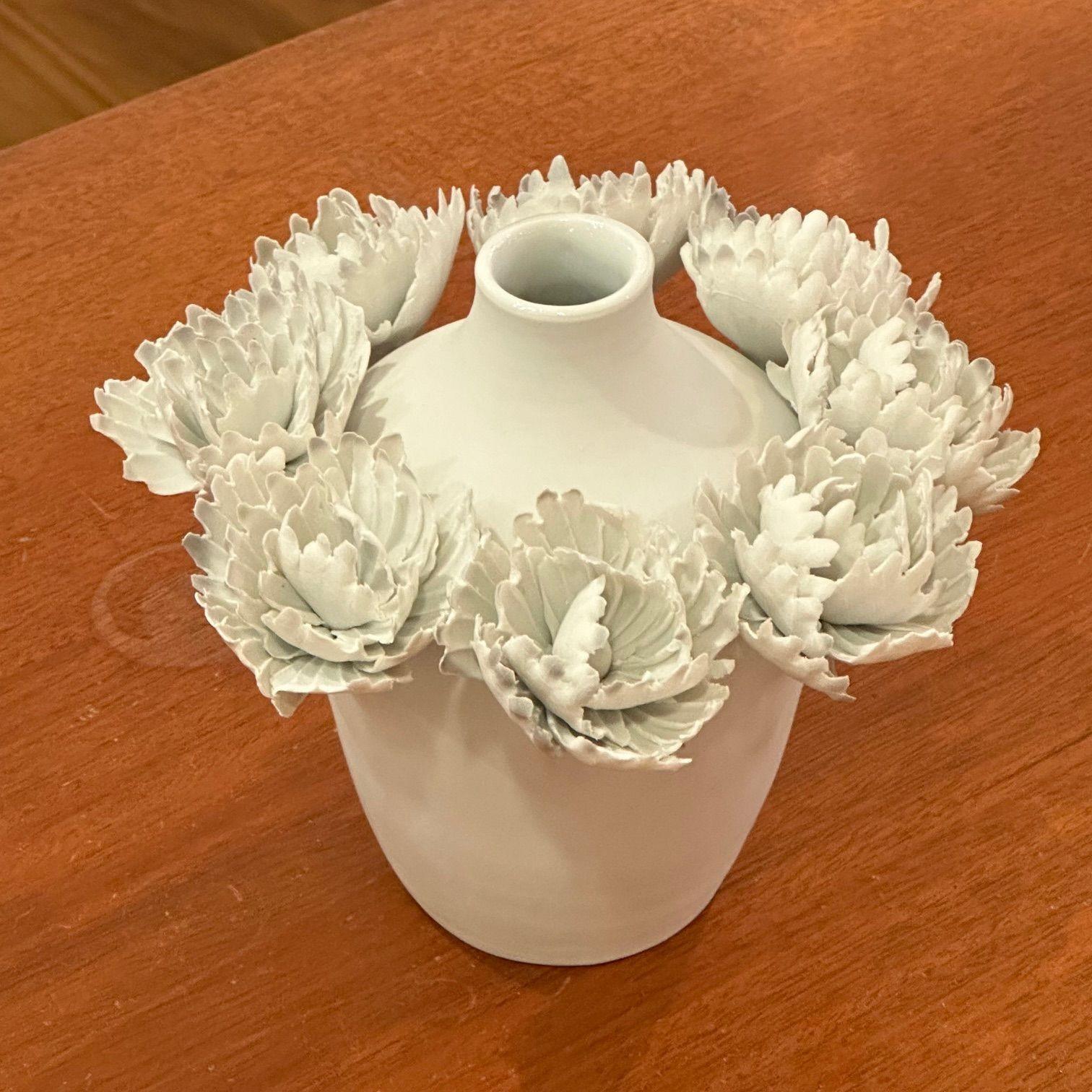 Chala Toprak, Scultura moderna e contemporanea, vaso di fiori, porcellana, 2023 In condizioni buone in vendita a Manhasset, NY