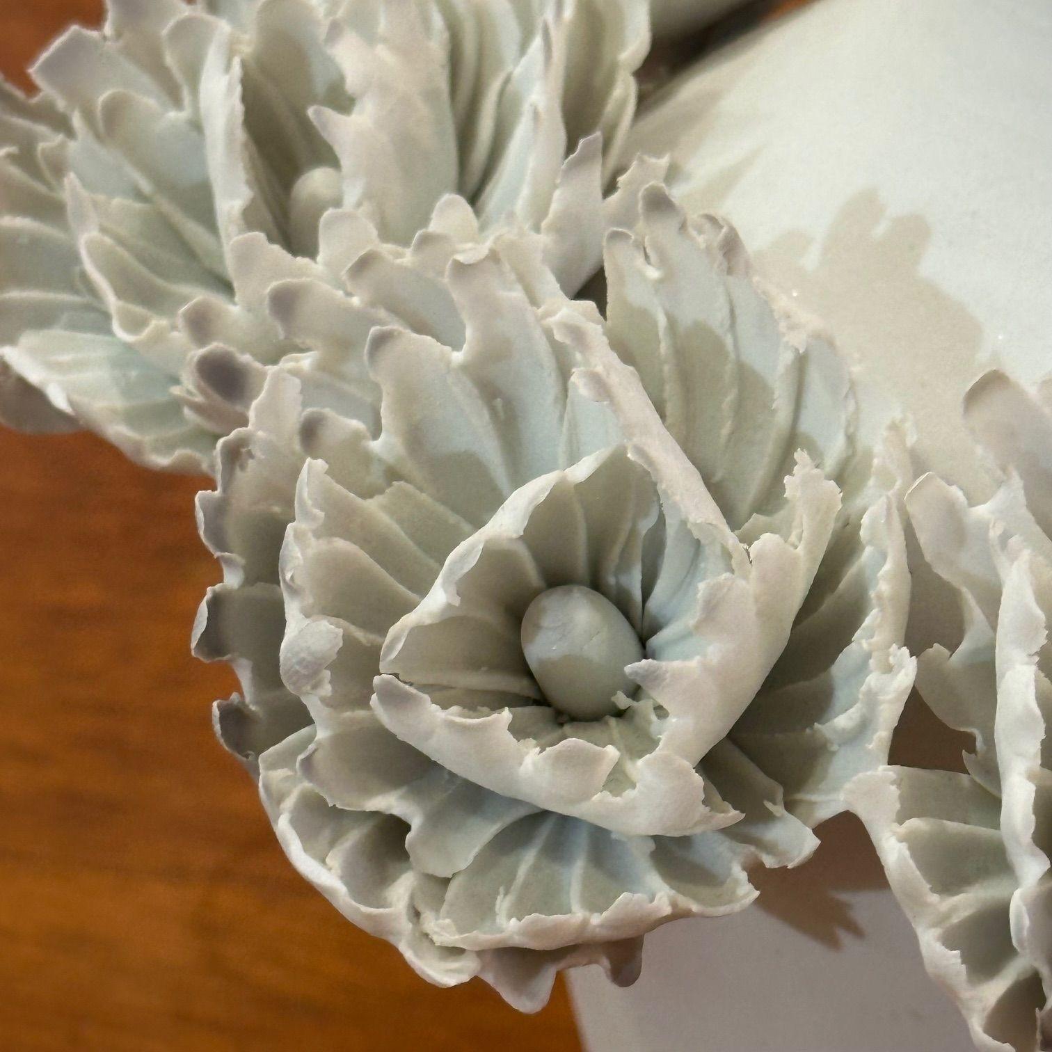Porcellana Chala Toprak, Scultura moderna e contemporanea, vaso di fiori, porcellana, 2023 in vendita