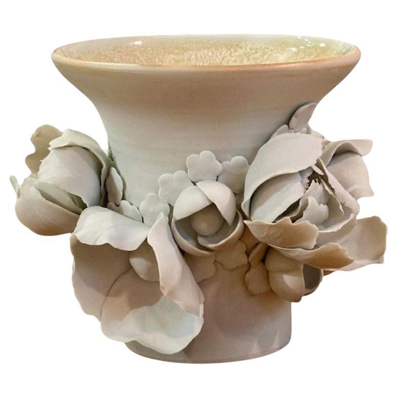 Chala Toprak, Zeitgenössische, moderne Skulptur, Blumenvase, Porzellan, 2023 im Angebot