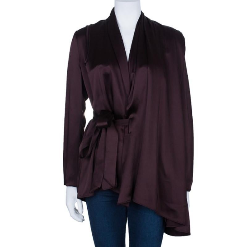 This Chalayan Amaranth robe top will definitely be a fabulous addition to your closet. It is utterly chic and will liven up any outfit. It features a smooth and shiny purple exterior with a mandarin collar, long sleeves and tie-around waist ribbon.