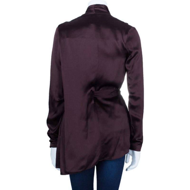 A real eye-catcher is this burgundy-colored Chalayan Amaranth Robe Top. It is equipped with a long sleeves and a belt band forms an attractive silhouette. Perfect for that sensuous look.

Includes: Price Tag, The Luxury Closet Packaging

