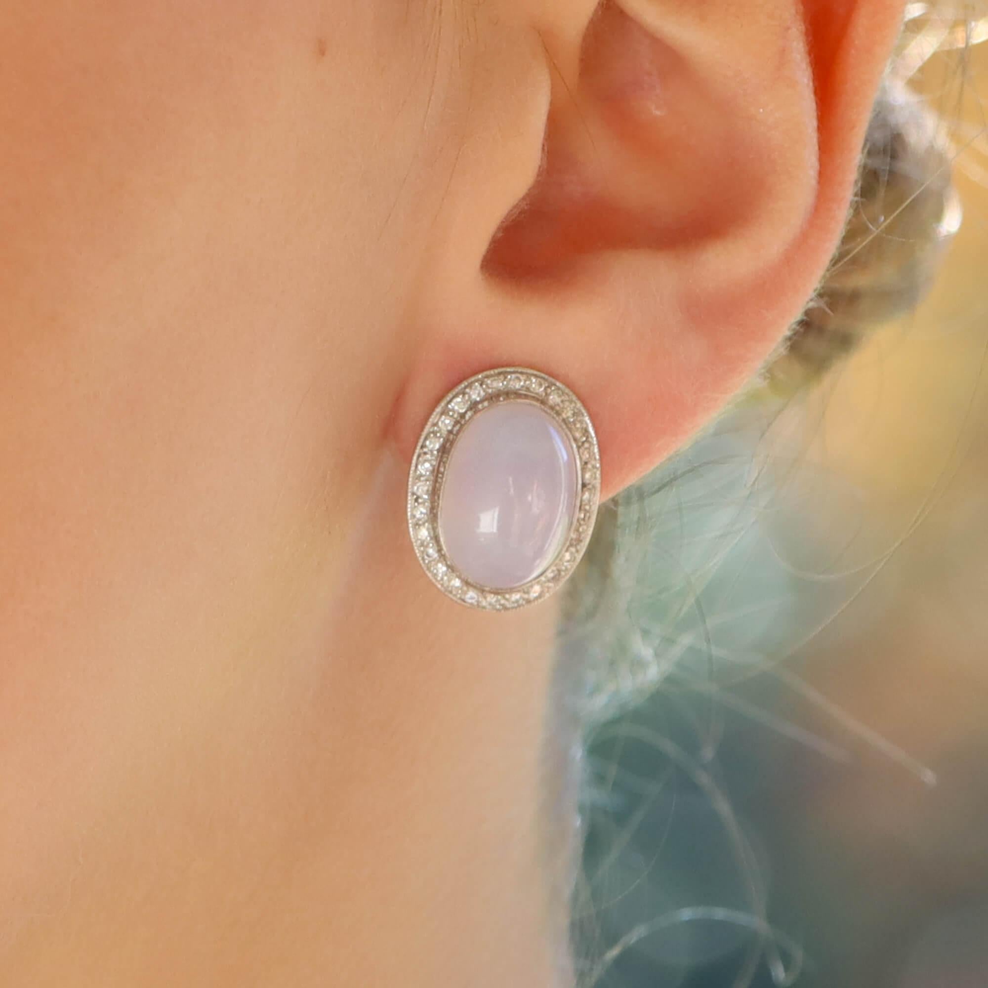 Taille ronde Boucles d'oreilles calcédoine et diamant en vente