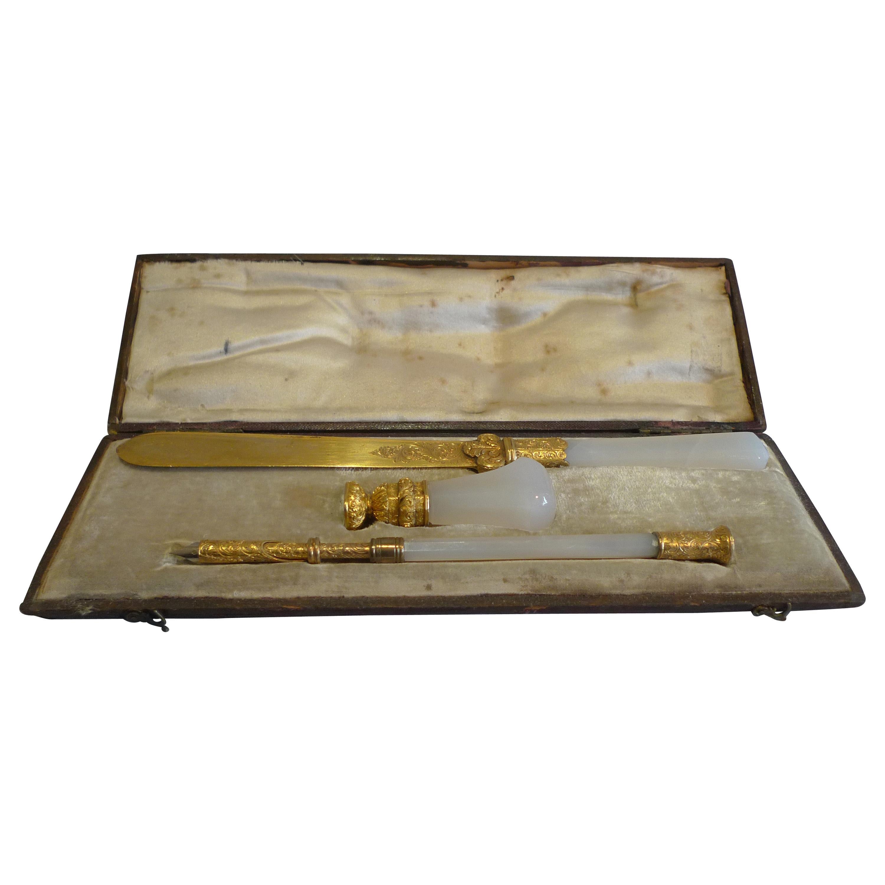 Schreibtischset aus Chalcedon und vergoldeter Bronze des Herzogs von St. Albans
