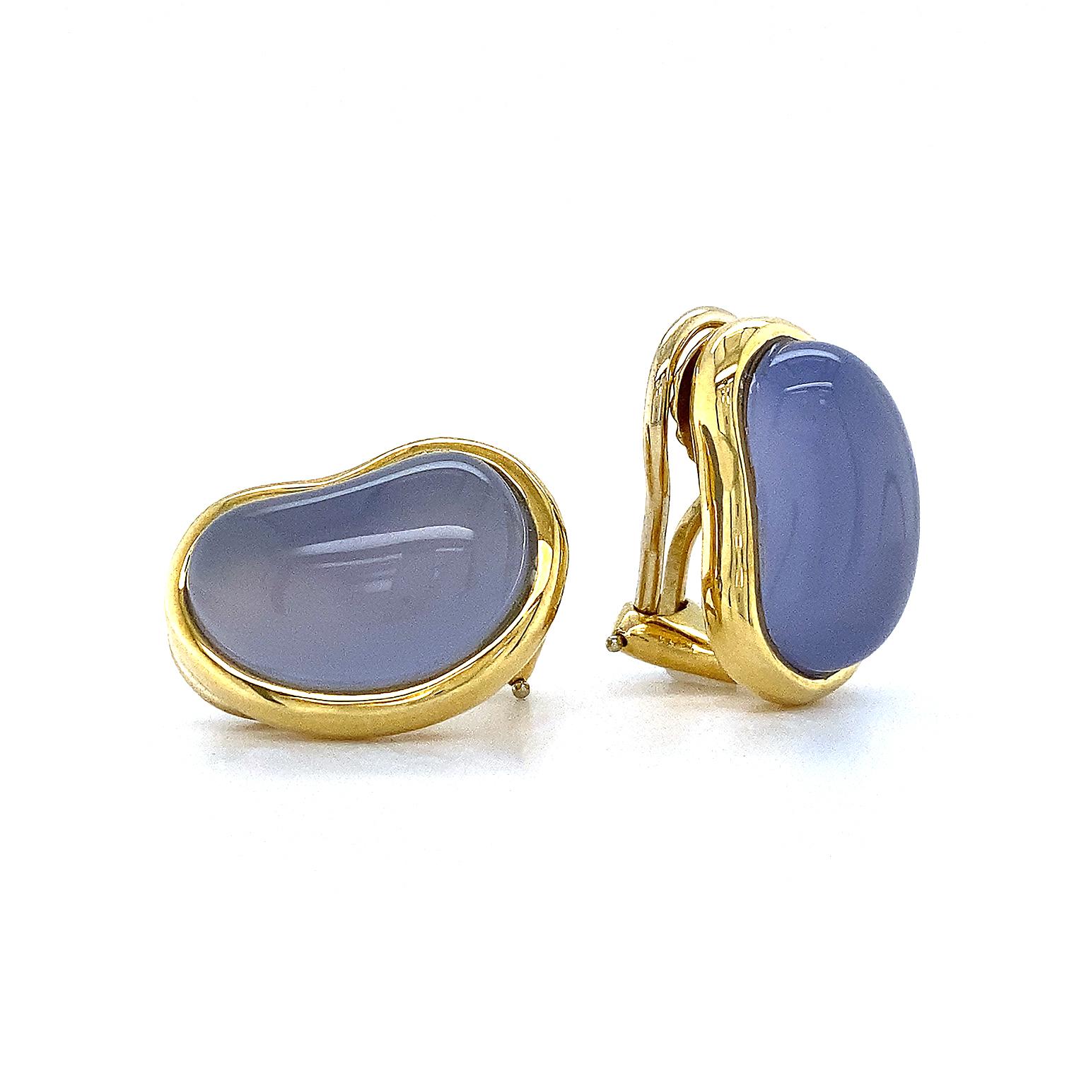 Cabochon 18K Yellow Gold Bean Shaped Chalcedony Clip-on Earrings