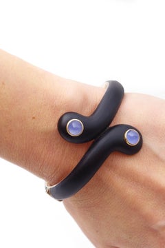 Chalcedony black enamel bangle bracelet in 14 karat gold