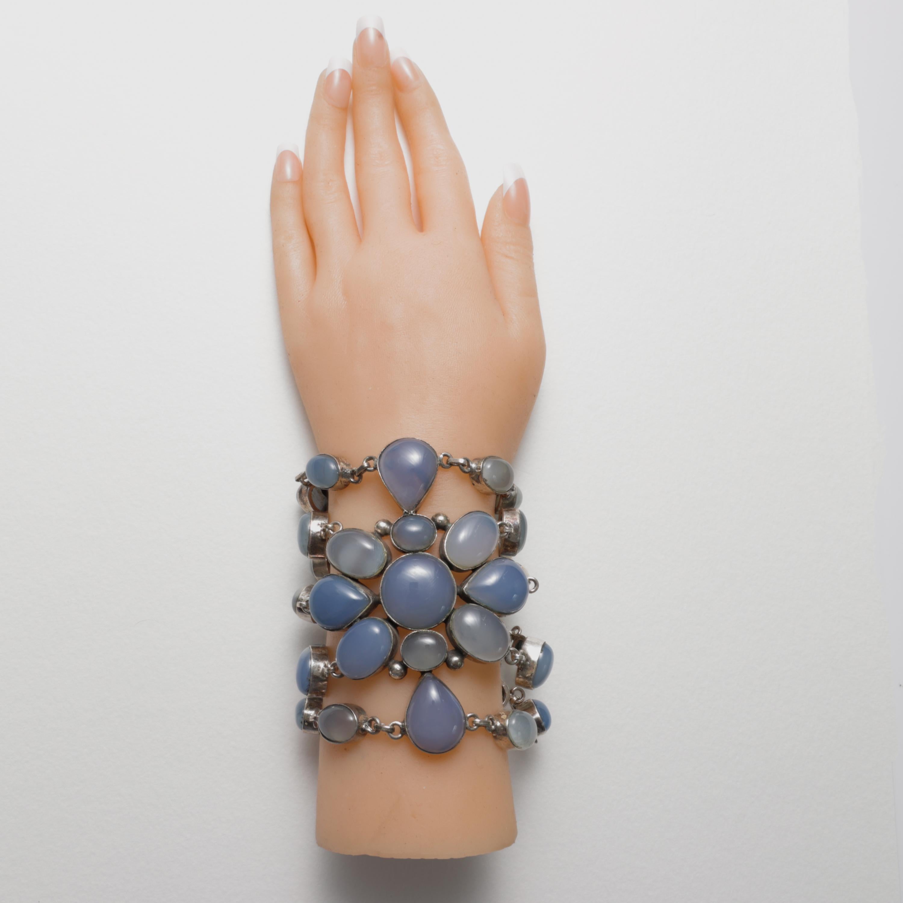 Pulsera de calcedonia, estilo Arts & Crafts Circa 1970s Artes y manualidades en venta