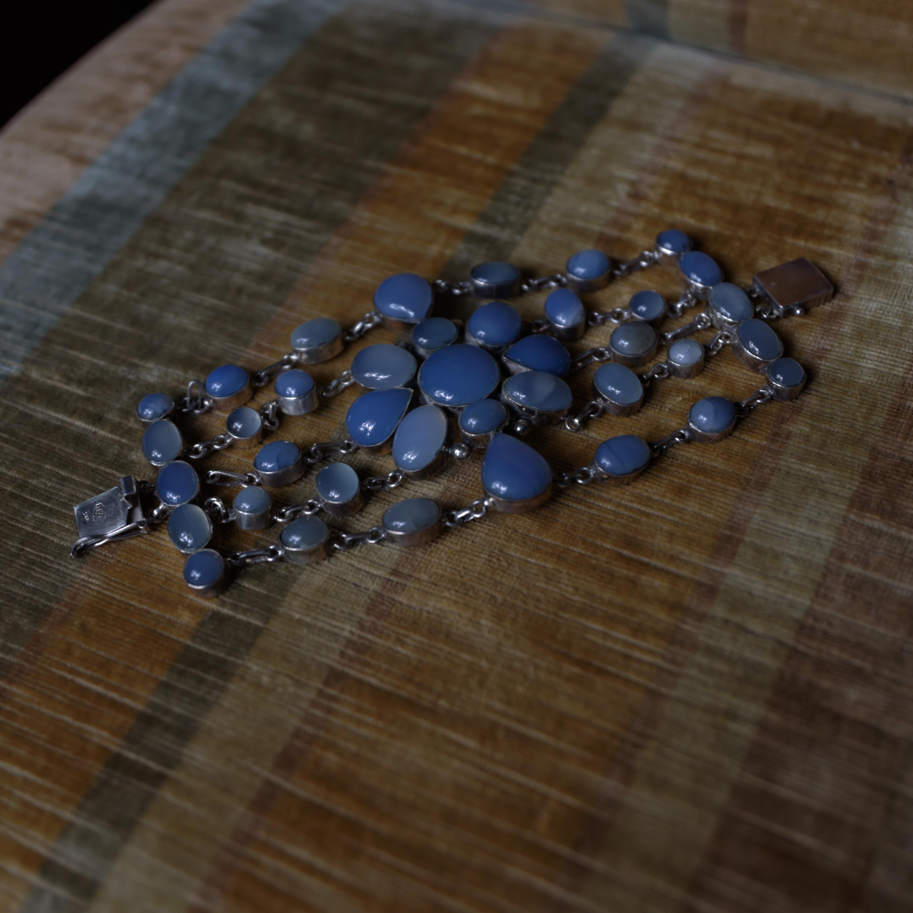 Pulsera de calcedonia, estilo Arts & Crafts Circa 1970s en venta 1