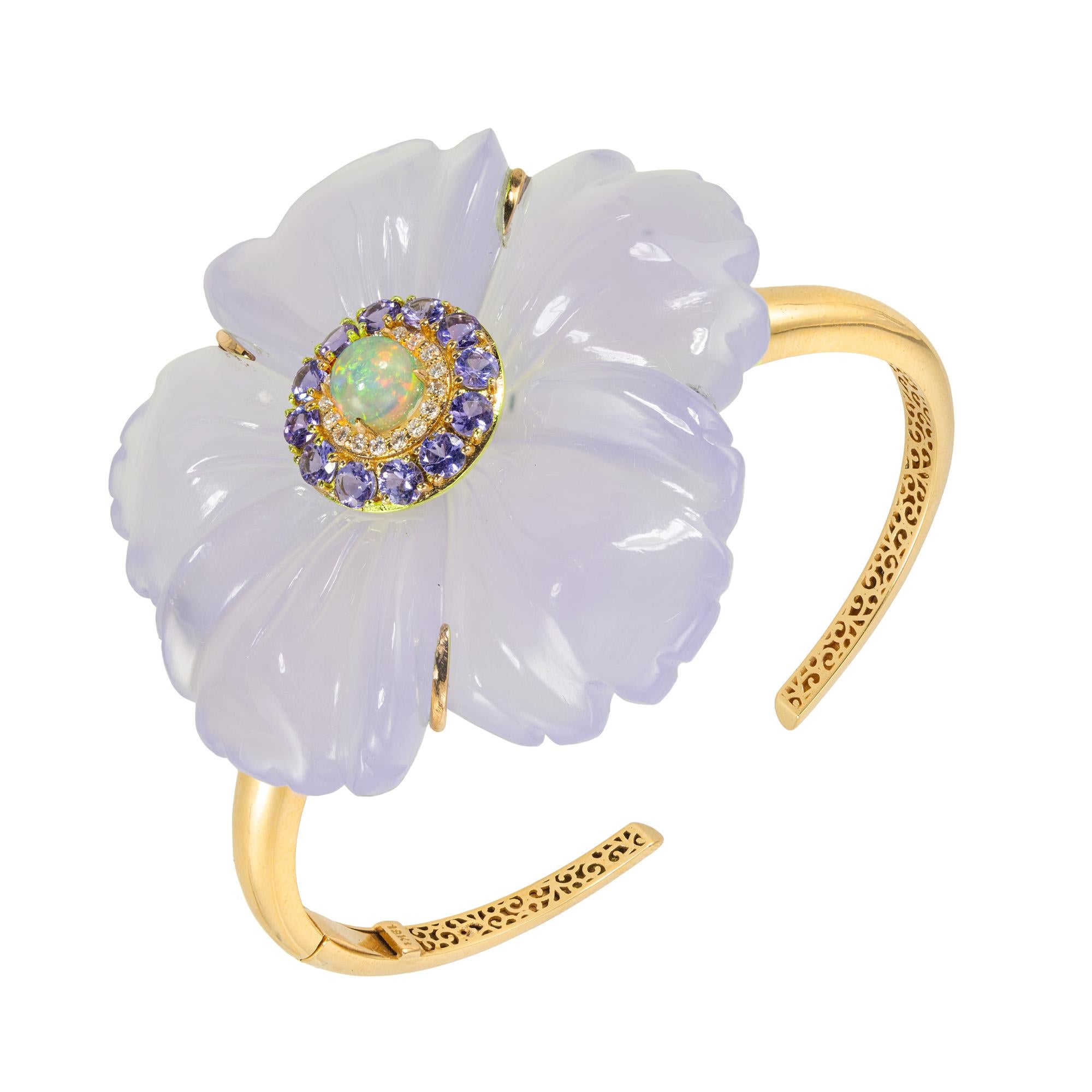 Manchette en calcédoine avec centre en opale, halo en tanzanite et diamants en or 18K Neuf - En vente à Westport, CT