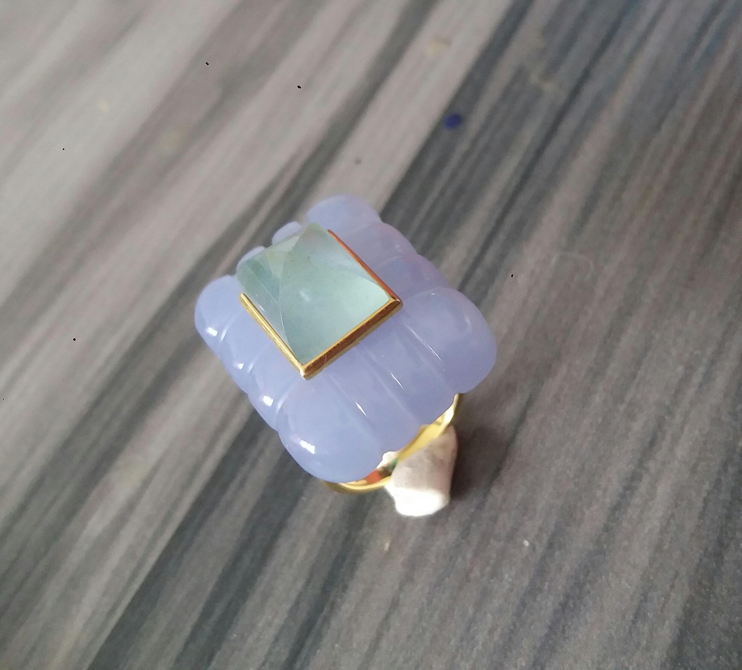 Chalcedon gravierter rechteckiger Aquamarin-Kissenring mit Kissenschliff und Pyramide aus massivem Gold 14k im Angebot 6
