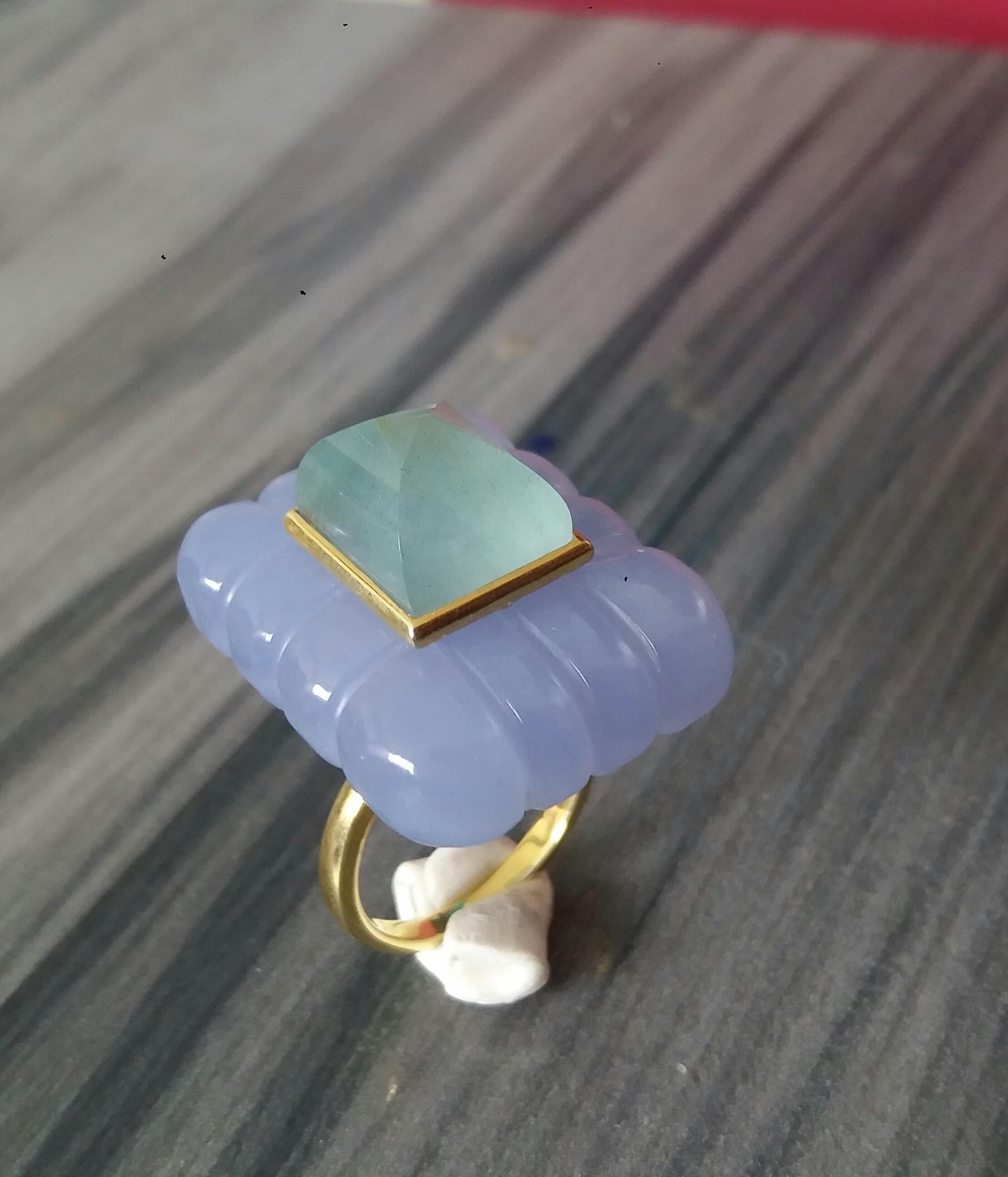 Chalcedon gravierter rechteckiger Aquamarin-Kissenring mit Kissenschliff und Pyramide aus massivem Gold 14k im Angebot 7