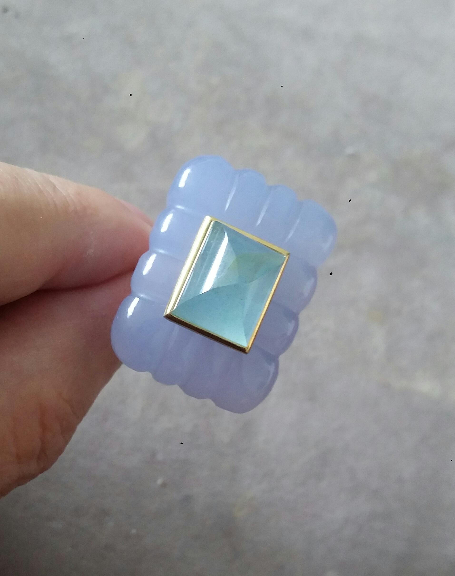 Chalcedon gravierter rechteckiger Aquamarin-Kissenring mit Kissenschliff und Pyramide aus massivem Gold 14k im Angebot 4