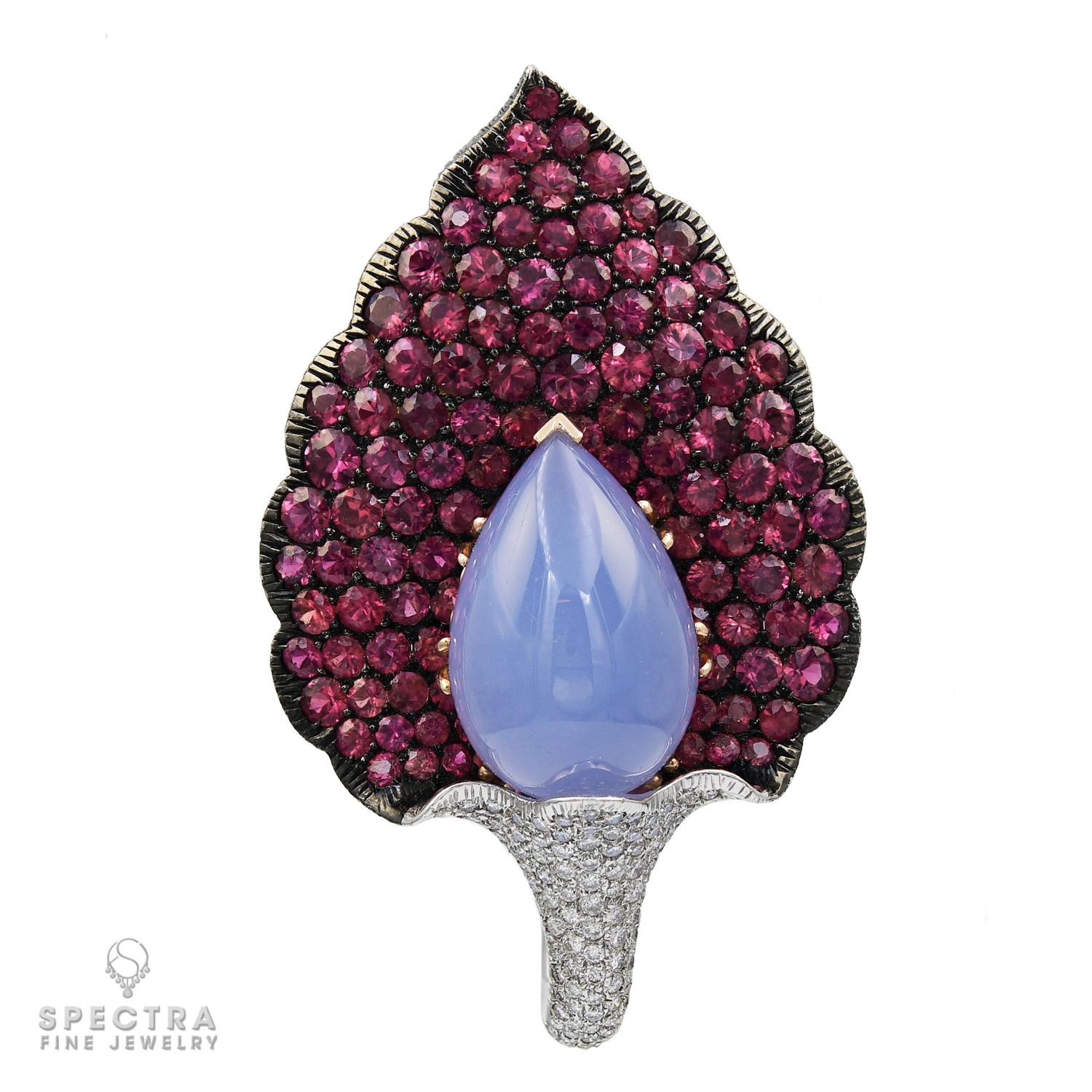 A stunning jewelry suite that exudes elegance and sophistication. This exquisite ensemble consists of a brooch/pendant and a pair of ear clips crafted with meticulous attention to detail.

The focal point of the brooch is a mesmerizing pavé-set pink