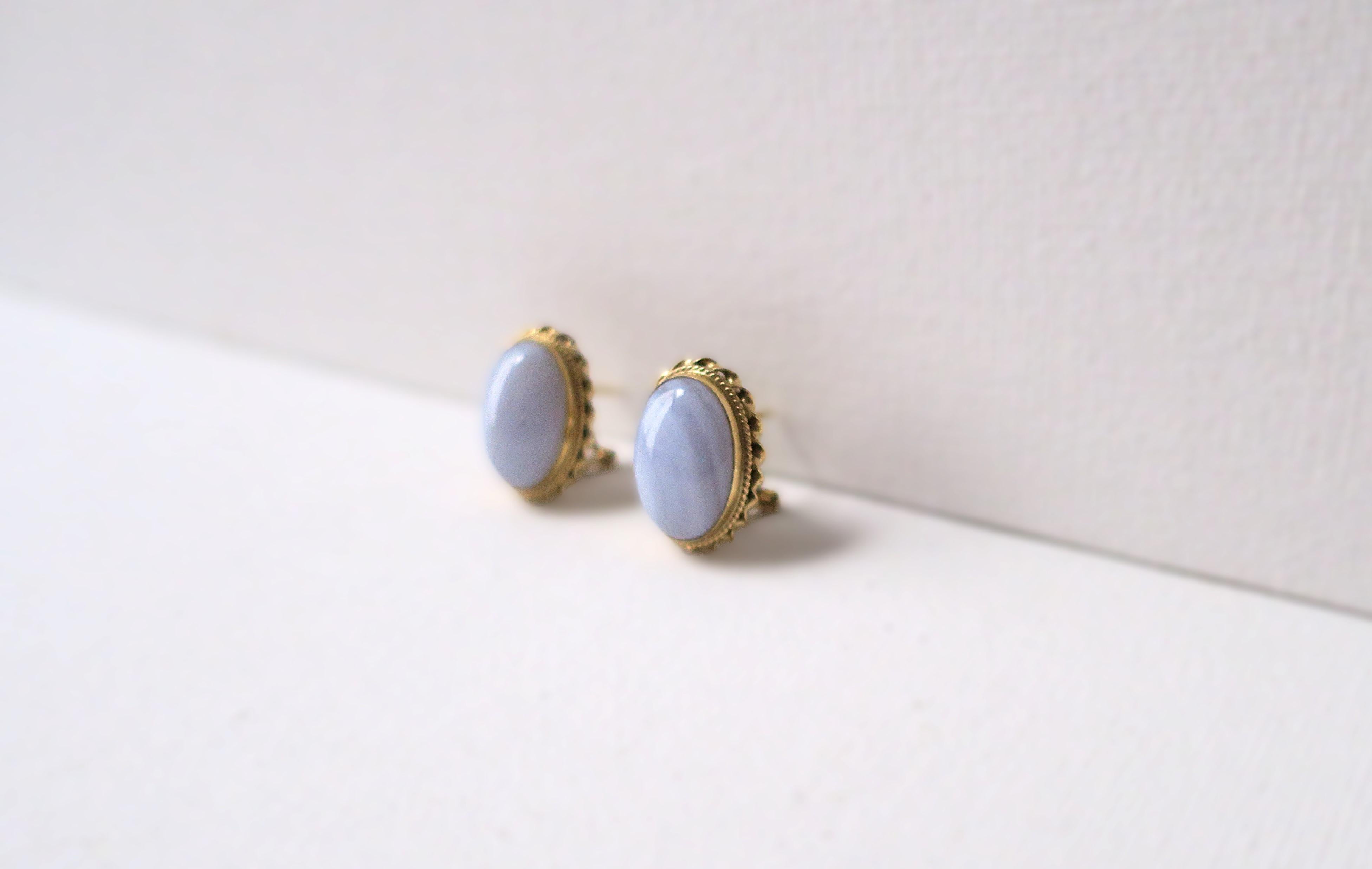 Chalcedony Quartz 14-Karat Gold Earrings In Good Condition For Sale In New York, NY