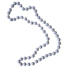 Collier de perles en quartz calcédoine