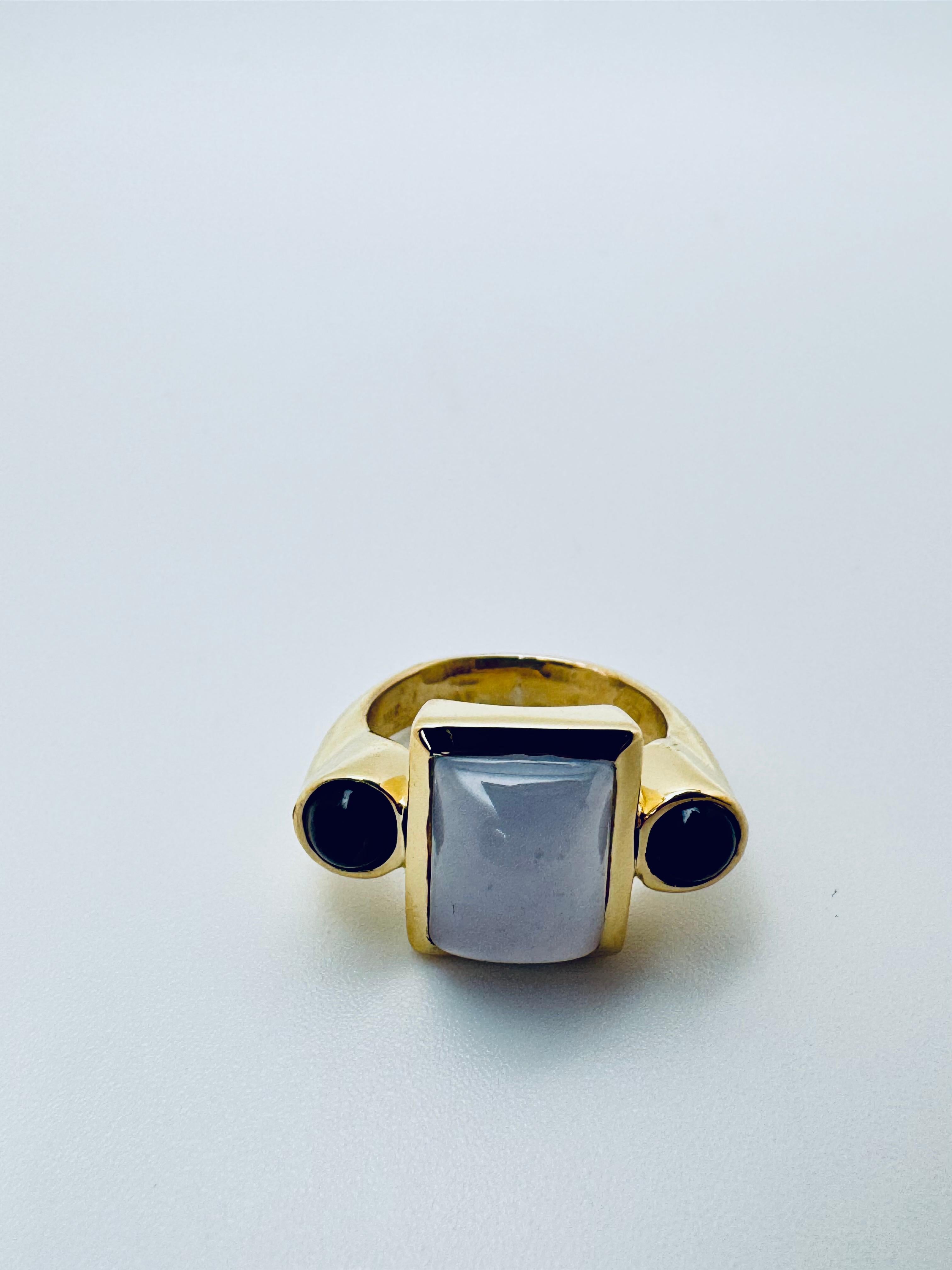 Art déco Bague en calcédoine et saphir en vente