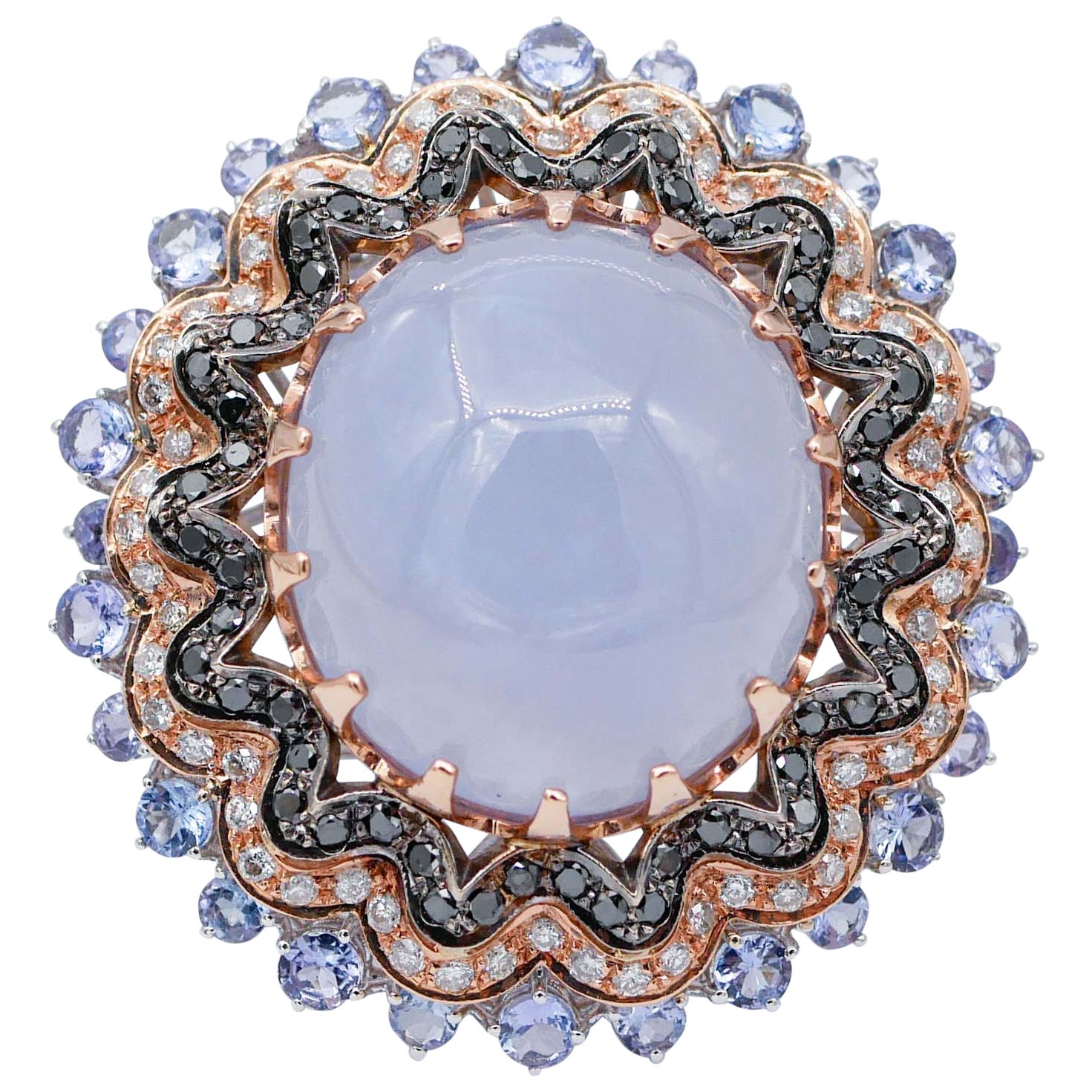 Ring aus 18 Karat Weiß- und Roségold mit Chalcedon, Tansanit, Diamanten.