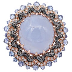 Anillo de calcedonia, tanzanita, diamantes y oro blanco y rosa de 18 quilates.