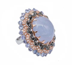 Ring aus 18 Karat Weiß- und Roségold mit Chalcedon, Tansanit, Diamanten.