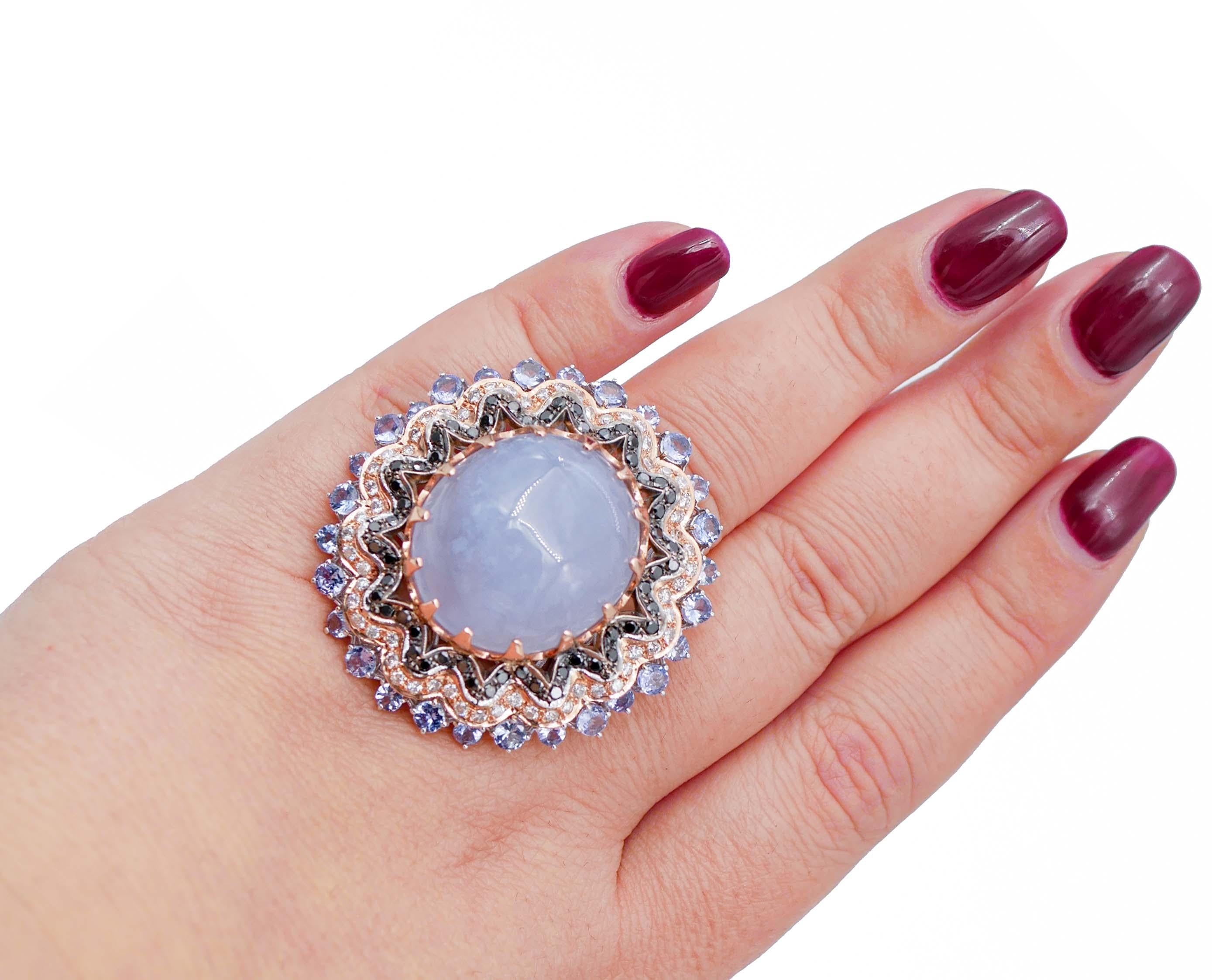 Chalcedony, Tanzanite, Diamonds, 18 Karat White and Rose Gold Ring. In Good Condition For Sale In Marcianise, Marcianise (CE)