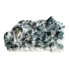 Chalcopyrit über Calcite aus dem Bergbaubezirk Edong, Daye, Hubei, China
