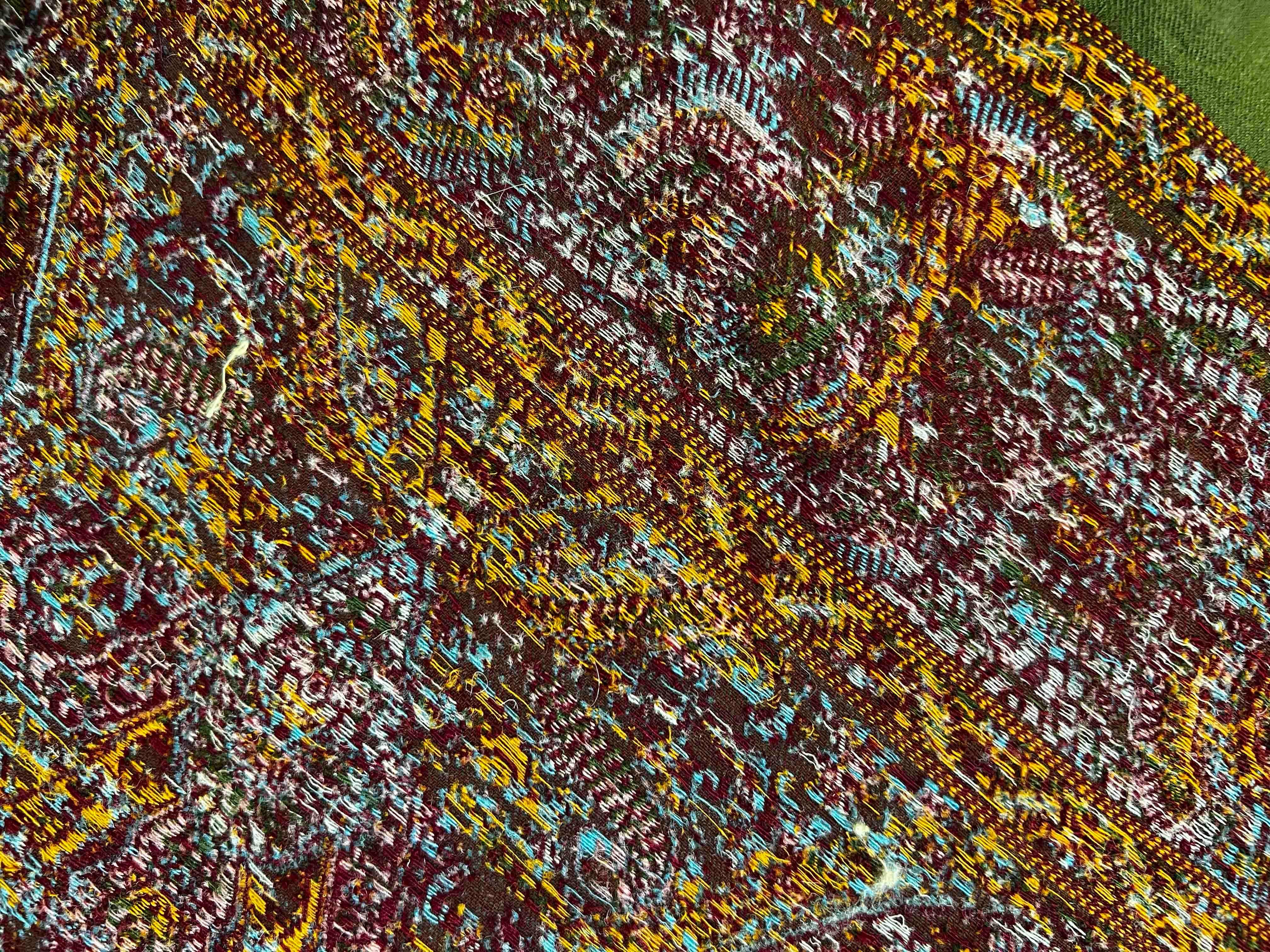 Située à deux pas de la Tour Eiffel à Paris, nous sommes une entreprise familiale française spécialisée dans l'achat, la vente, l'expertise, le nettoyage, la restauration et la conservation de tapisseries, tapis, kilims et textiles anciens, modernes