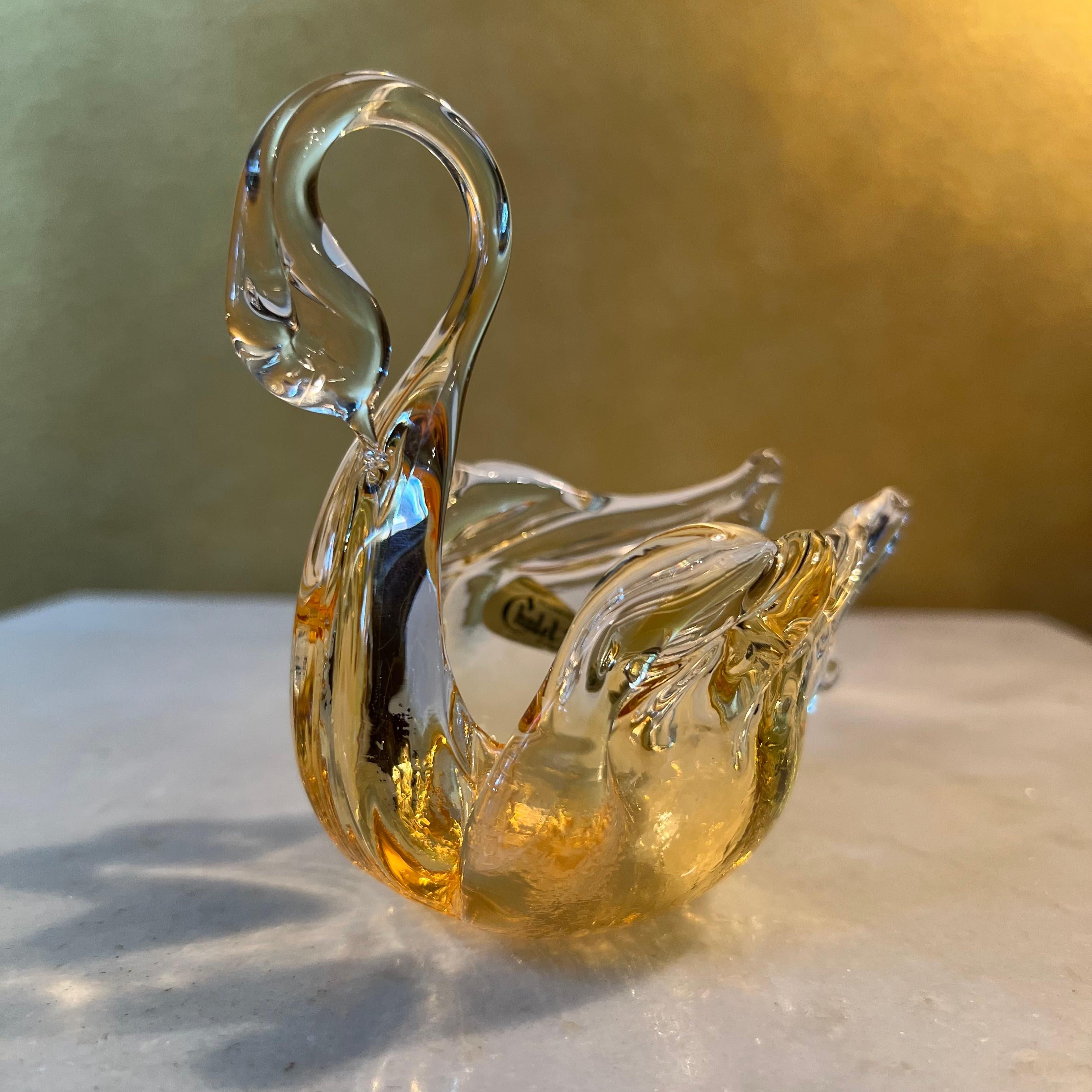Chalet Art Glass Gold Swan In Good Condition For Sale In EDENSOR PARK, NSW
