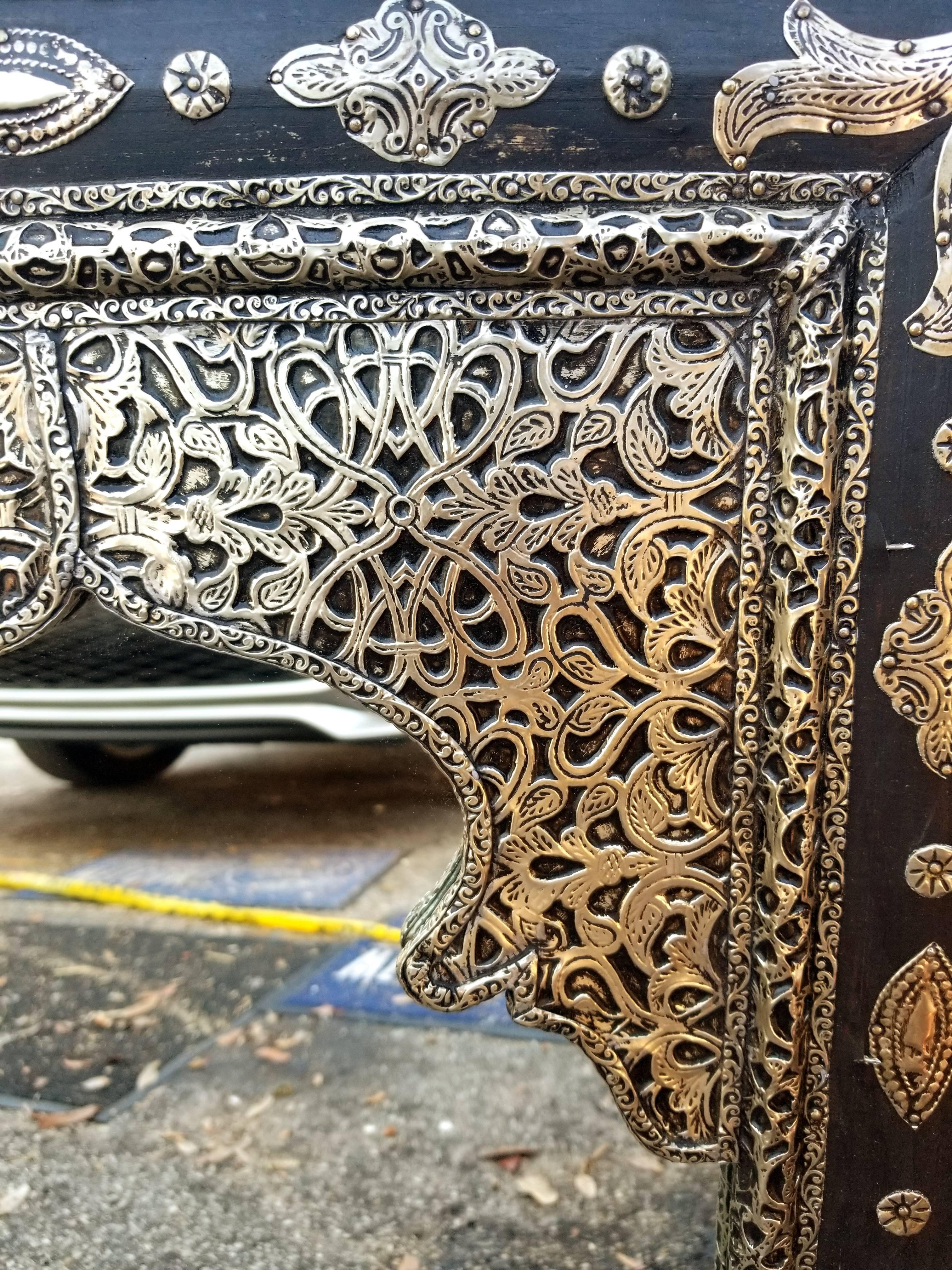 Chalet II Moroccan Bone Mirror, Marrakech In Excellent Condition For Sale In Orlando, FL