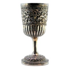 Chalice in fluted silver with raised floral motifs on the edge