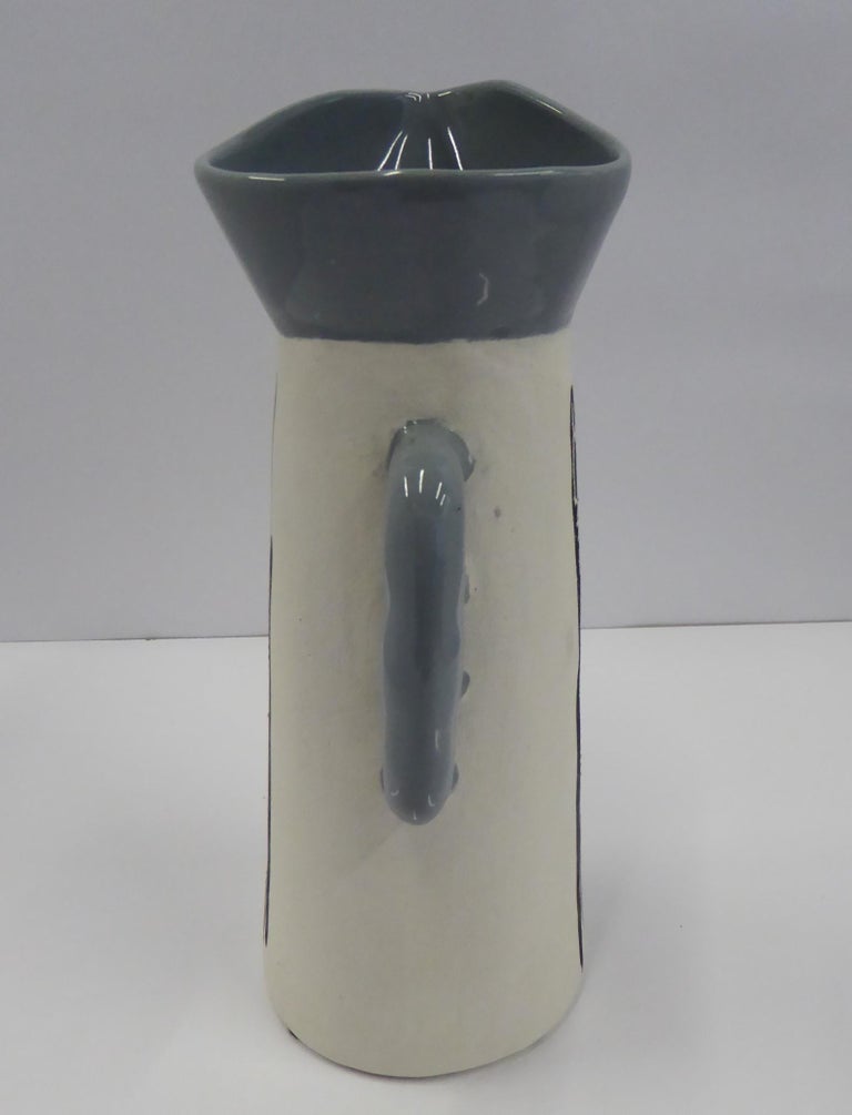 Chalice Pottery California Mid-Century Modern Tall Sculptural Ceramic Pitcher In Good Condition For Sale In Miami, FL