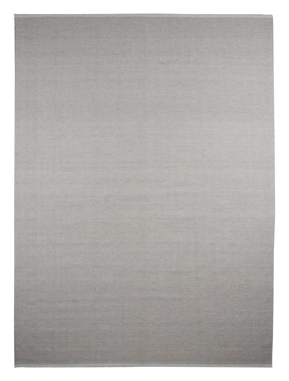 Tappeto Chalk Escape Kelim di Massimo Copenhagen.
Progettato da Space Copenhagen.
Tessuto a mano.
Materiali: 100% lana naturale non tinta.
Dimensioni: L. 300 x H. 400 cm
Colori disponibili: Gesso, Gesso con frange, Beige chiaro, Beige chiaro