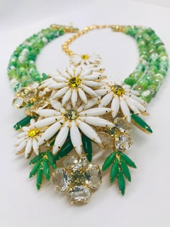 Chalk White Daisy Floral Cluster Front Bead Collar Necklace