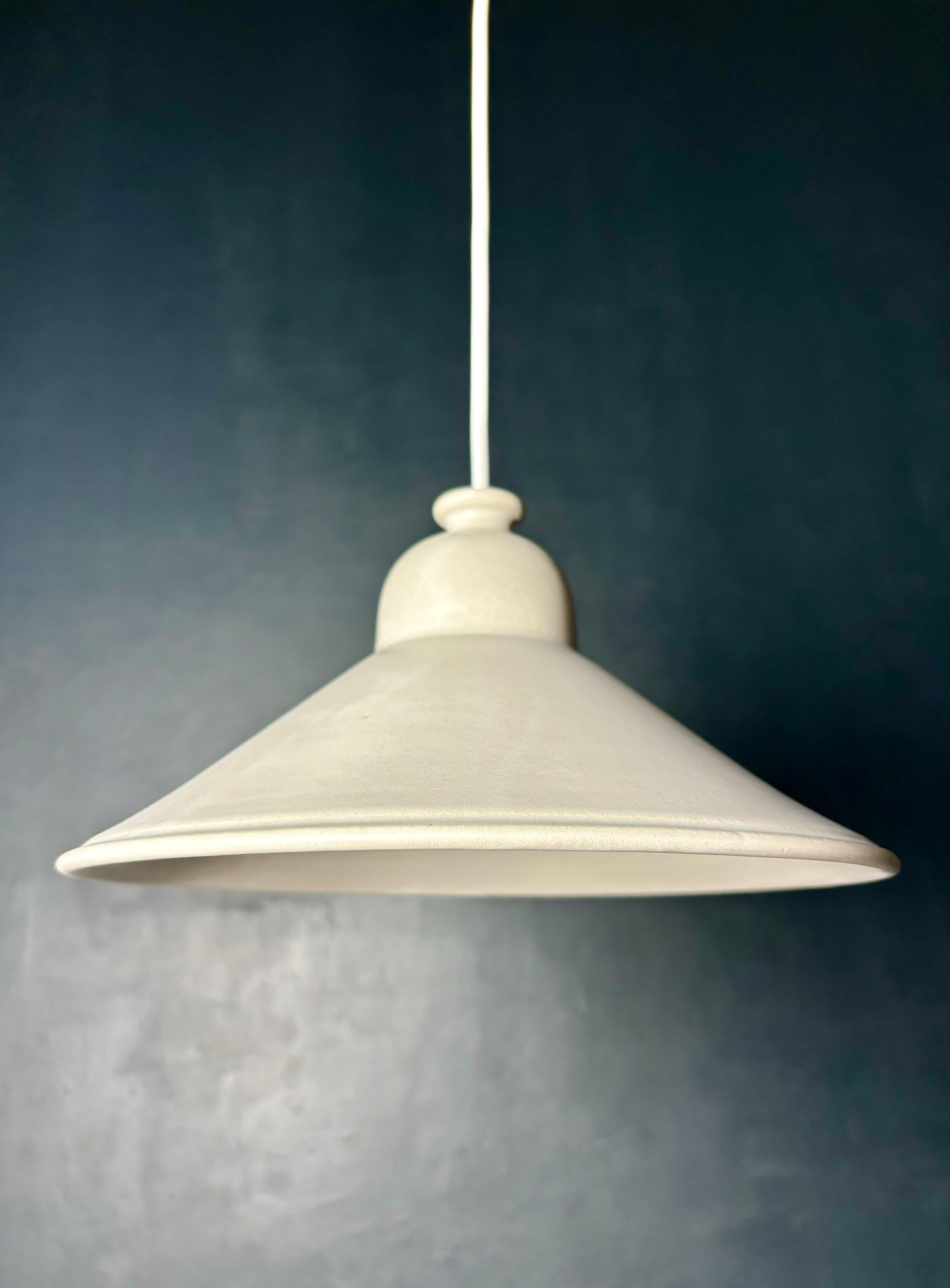 Scandinavo moderno Ciondoli in gres danese Chalk White, anni '70 in vendita