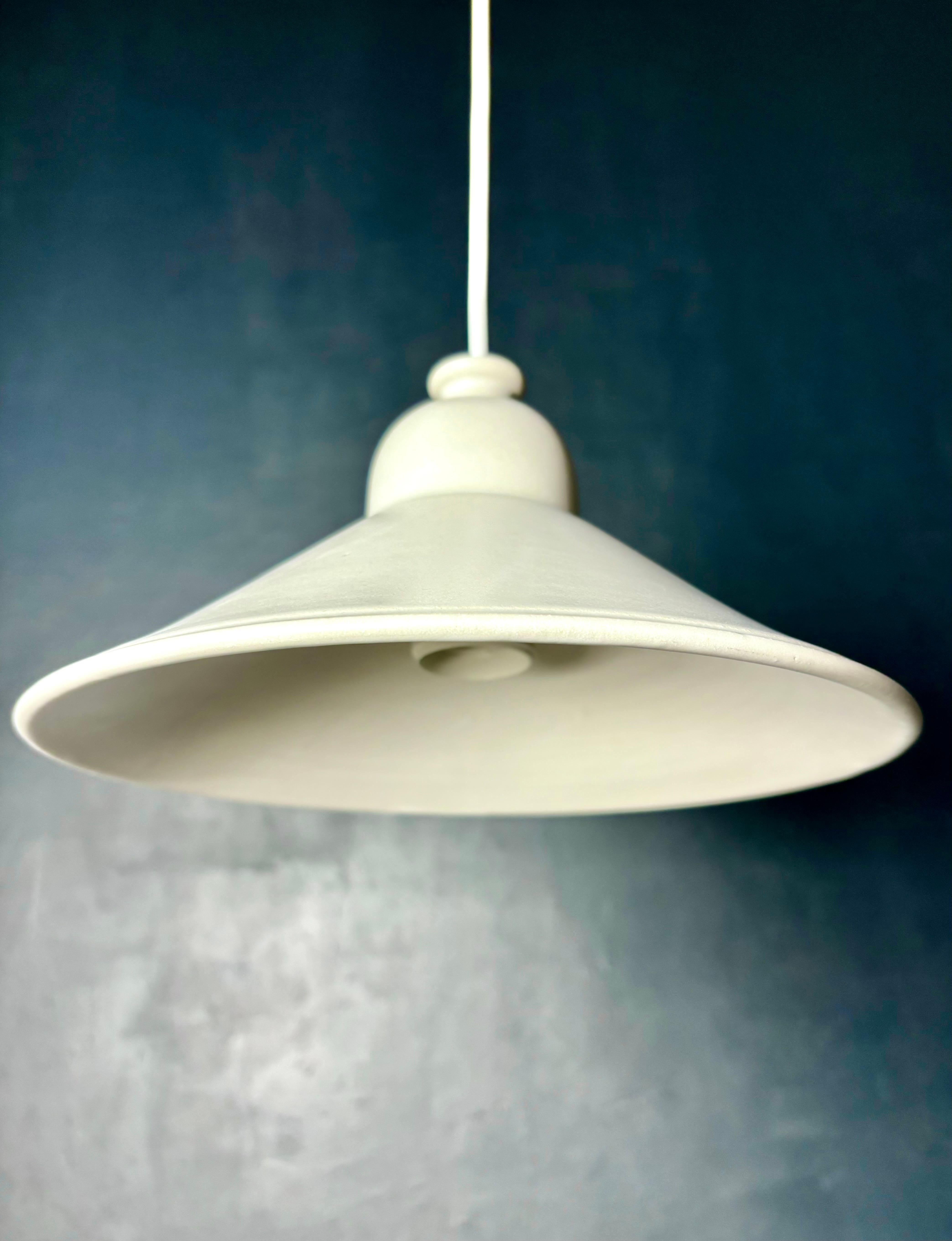 Smaltato Ciondoli in gres danese Chalk White, anni '70 in vendita