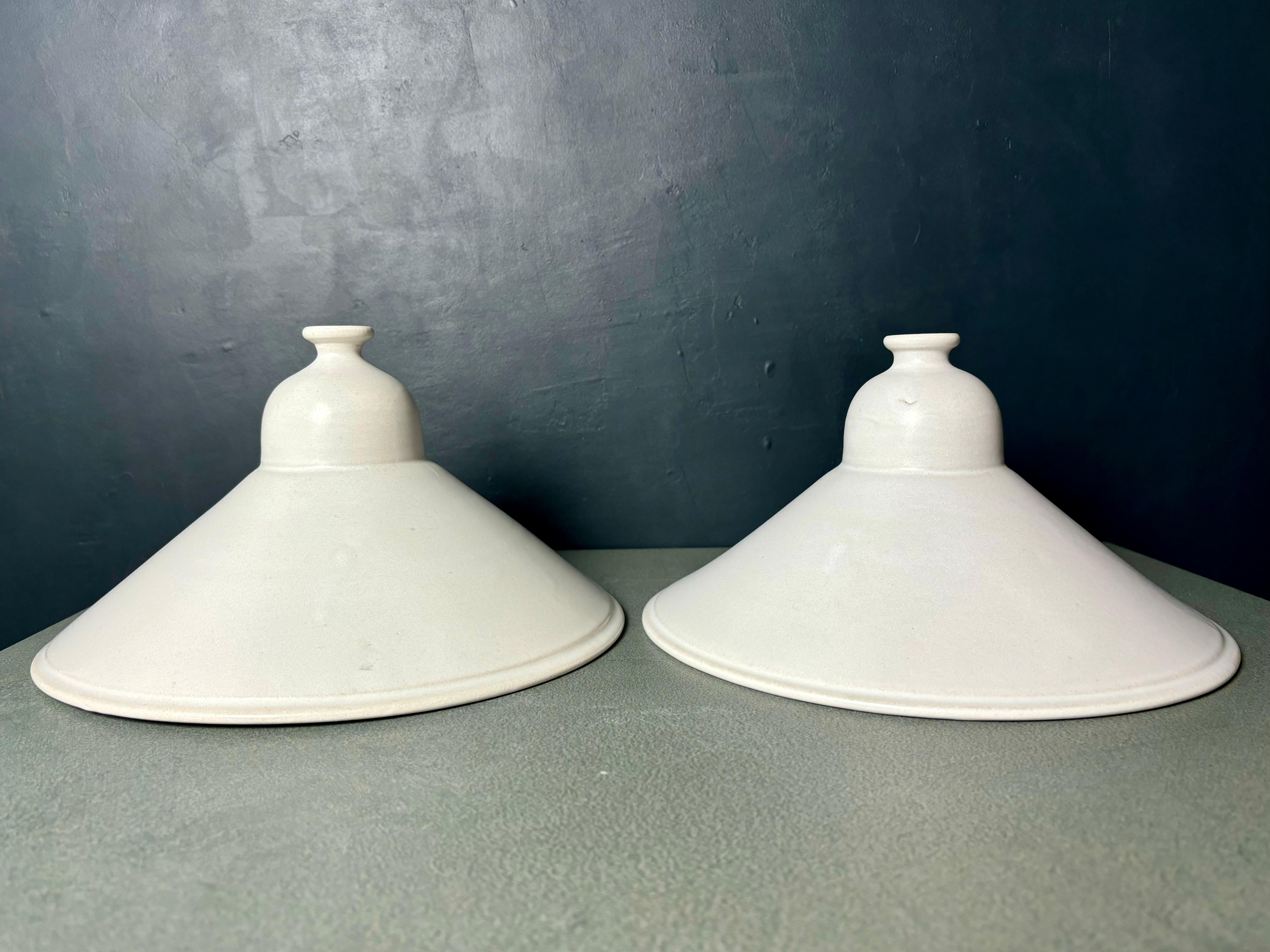 XX secolo Ciondoli in gres danese Chalk White, anni '70 in vendita