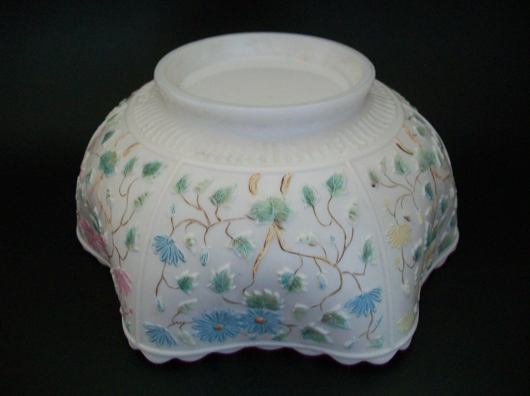 Challinor Taylor Glass Co., 'Tree of Life', Milk Glass Bowl, U.S.A., C.1890 In Good Condition For Sale In Chatham, ON