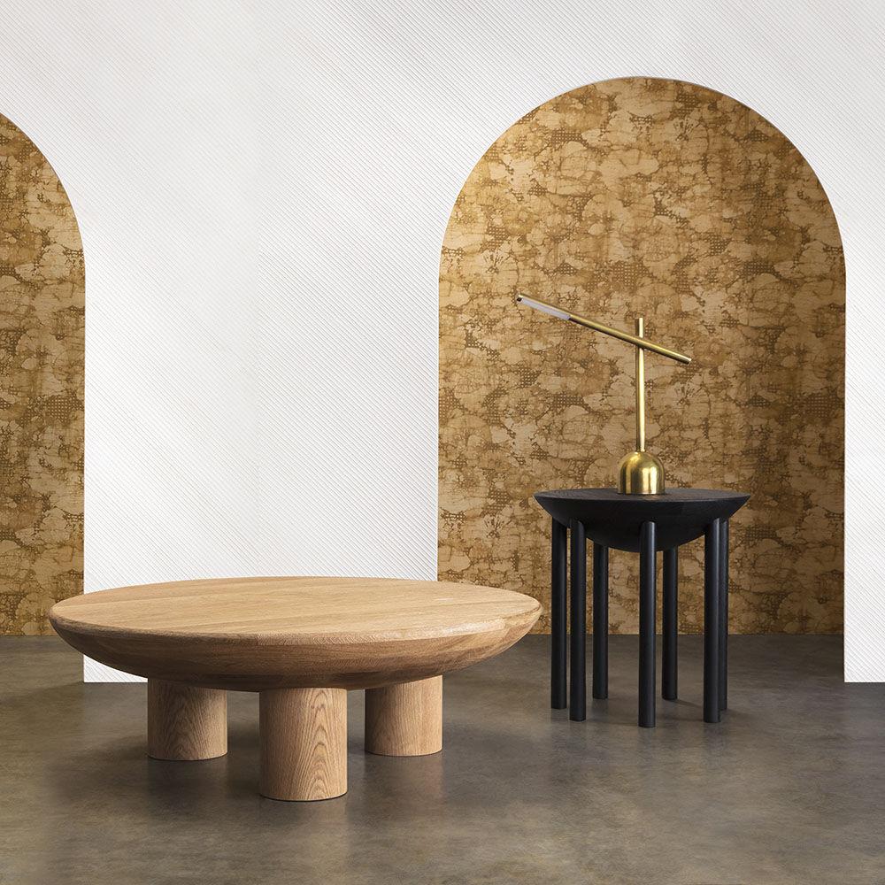 Chalon-Couchtisch aus Eiche Natur von Kelly Wearstler im Zustand „Neu“ im Angebot in West Hollywood, CA