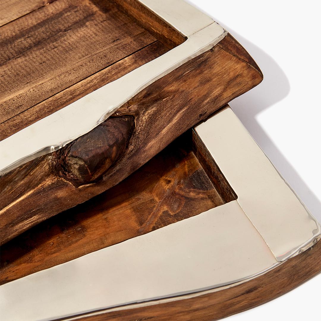Chalten Mini Großes quadratisches Tablett aus Holz und Alpaka Silber (Organische Moderne) im Angebot