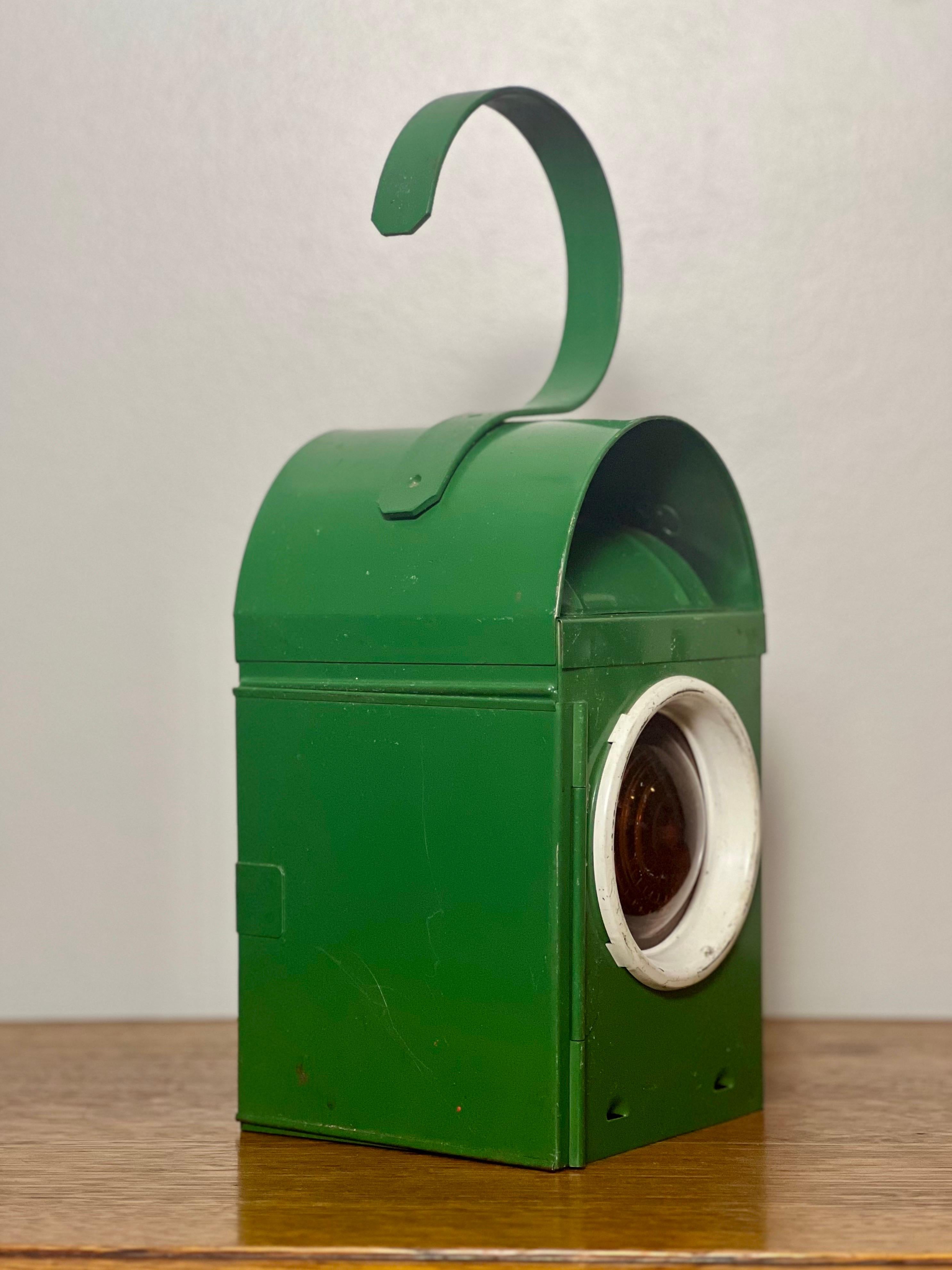 Chalwyn Green Railroad Kerosene Signal Lantern with Burner, England In Good Condition For Sale In Doylestown, PA