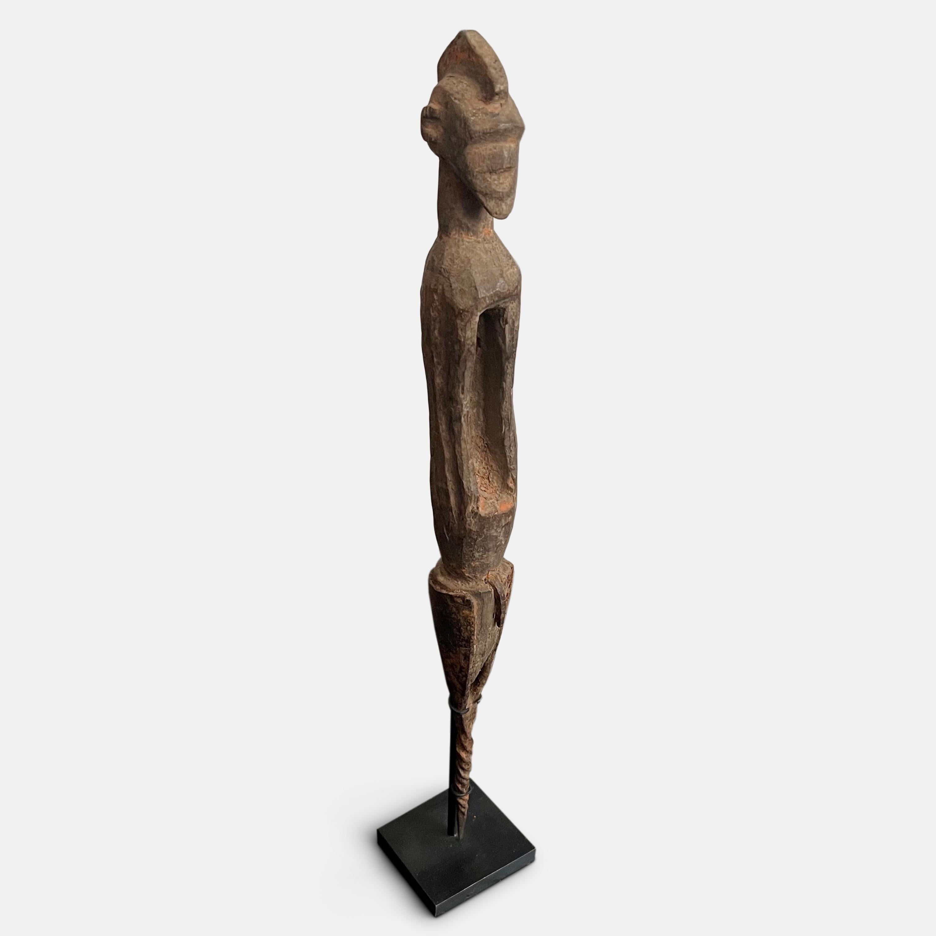 Chamba Statue, Nigeria, Early 20th Century In Good Condition For Sale In London, GB