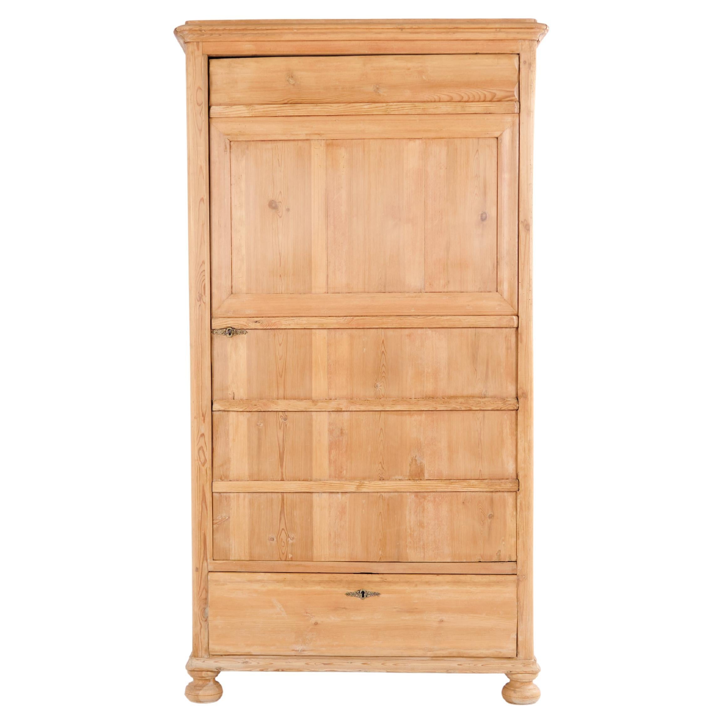 Chamber Cabinet In Pine Wood With Round Legs 
Drawers From 1900s For Sale