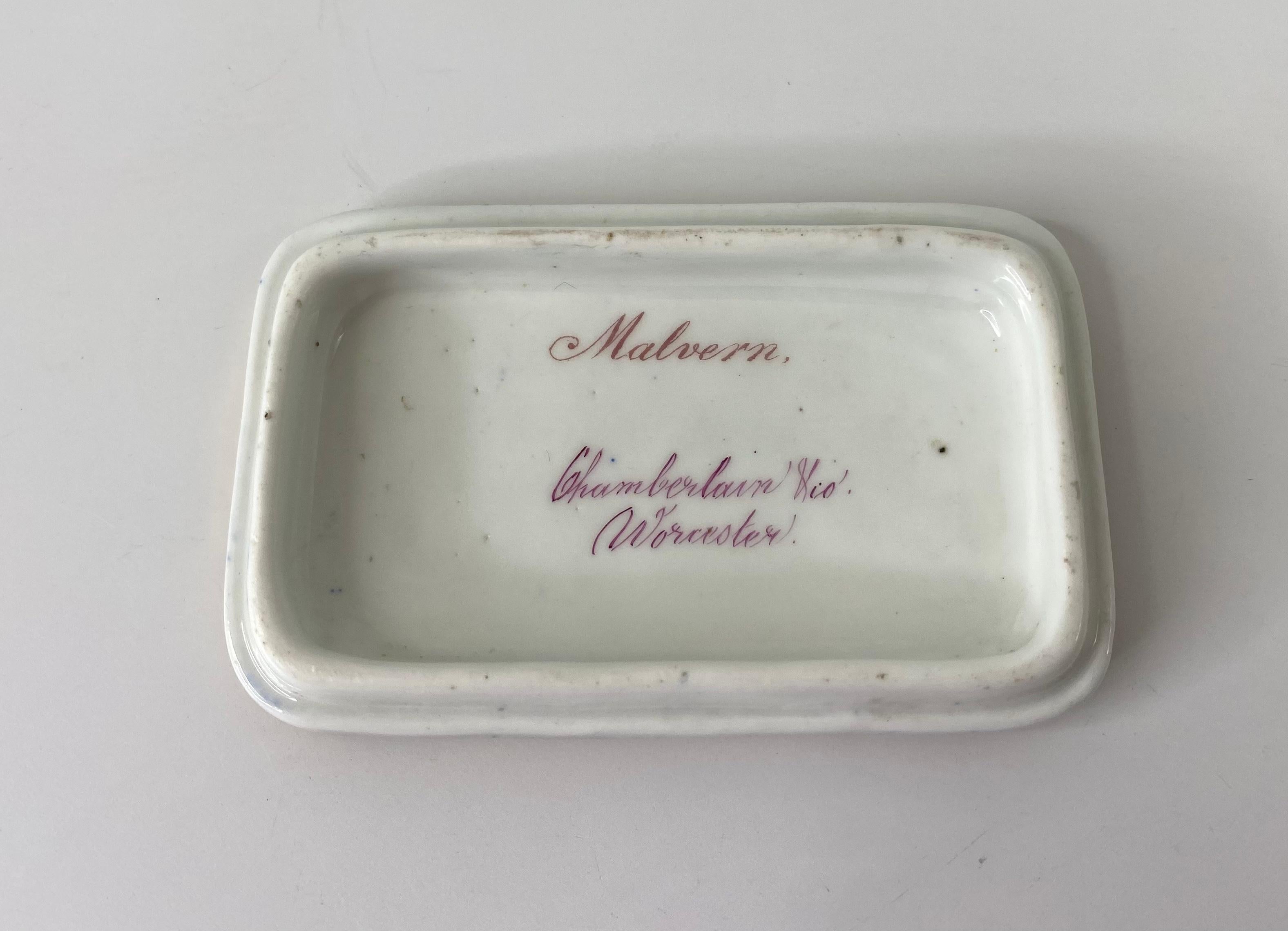 Chamberlain Worcester Porcelain Box and Cover, ‘Malvern’, c. 1840 In Excellent Condition For Sale In Gargrave, North Yorkshire