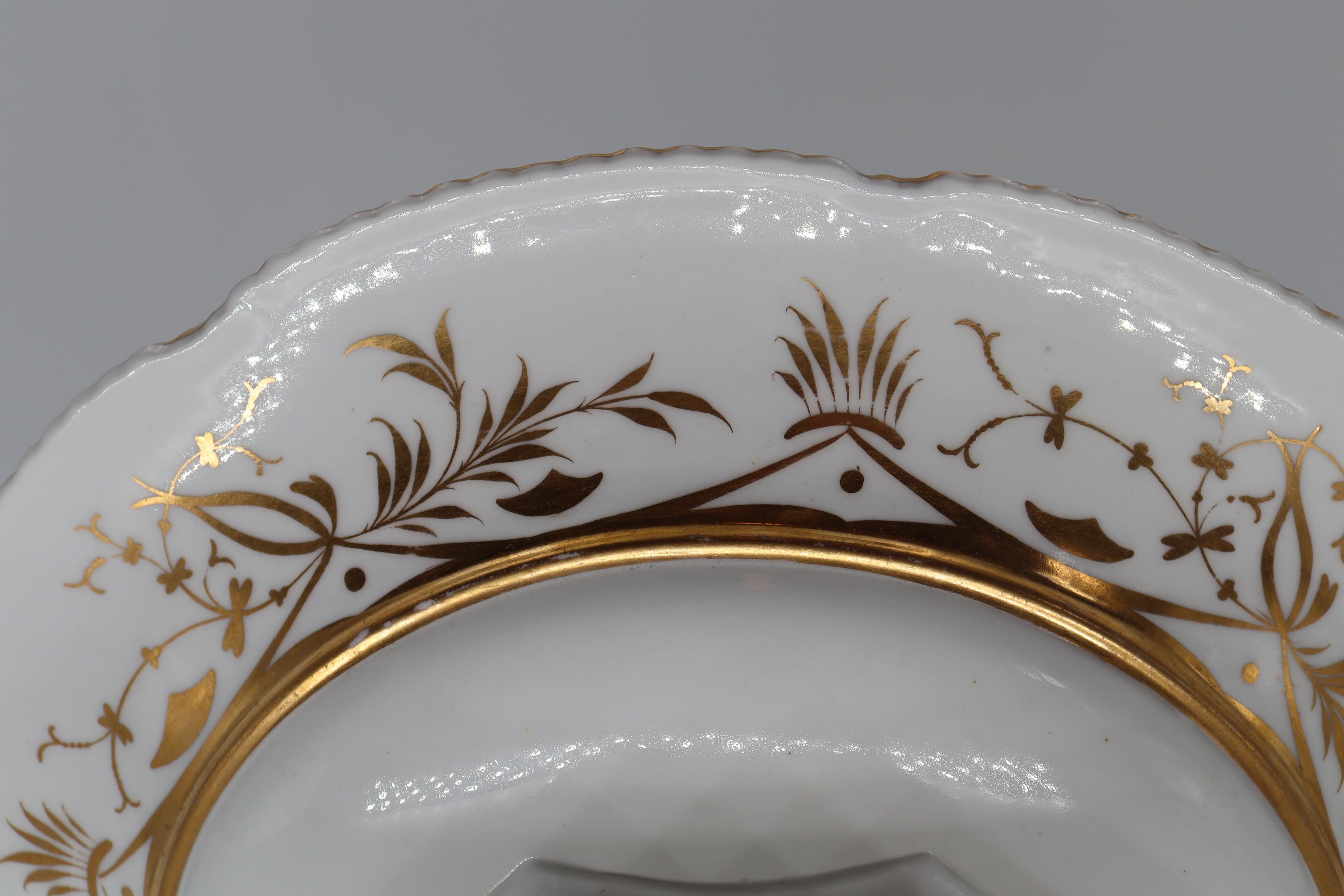 Early 19th Century Chamberlain Worcester Porcelain Comport Decorated with Fancy Birds For Sale
