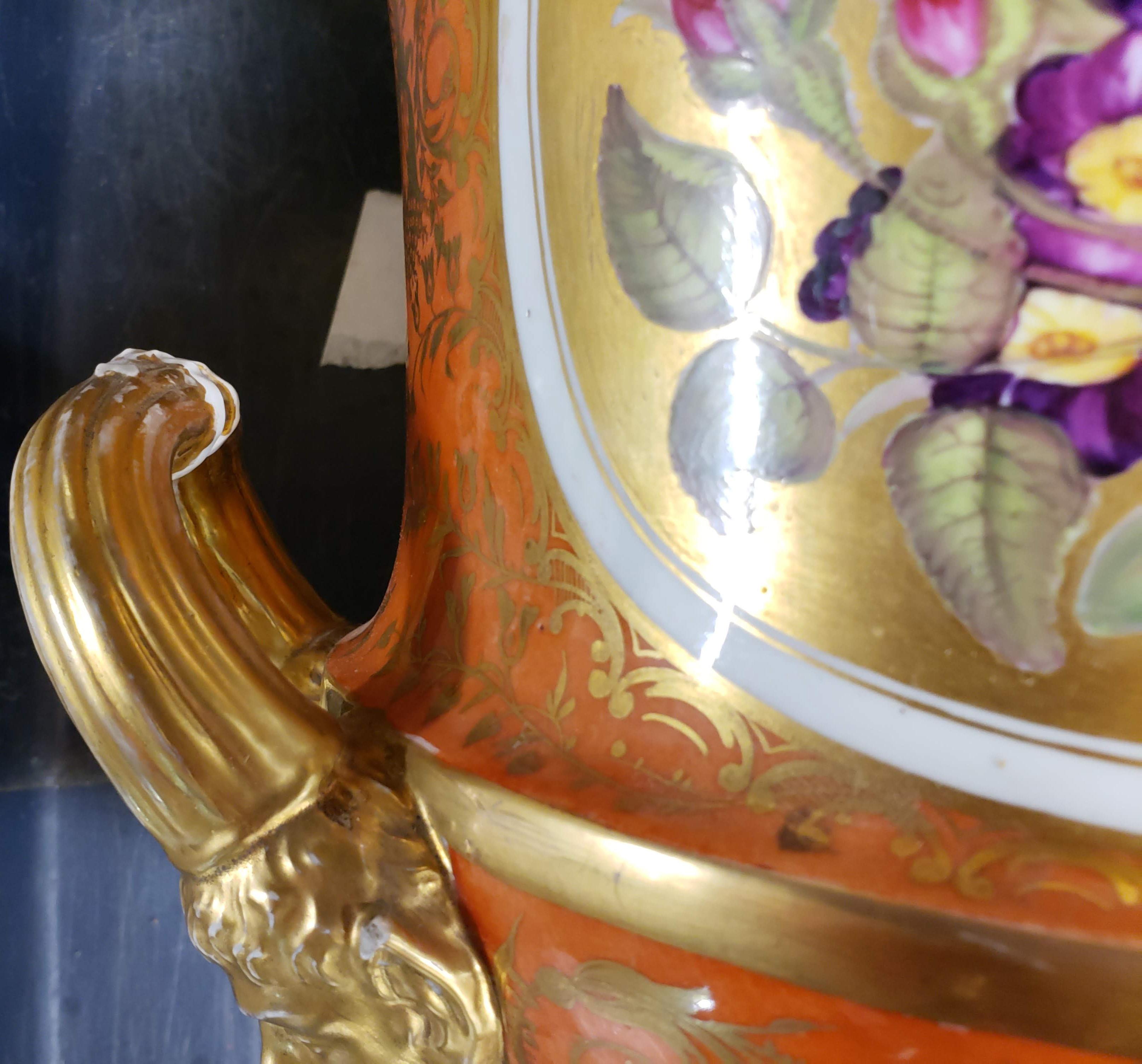 Vase en forme de Campana botanique en porcelaine à fond orange Chamberlain Worcester en vente 5
