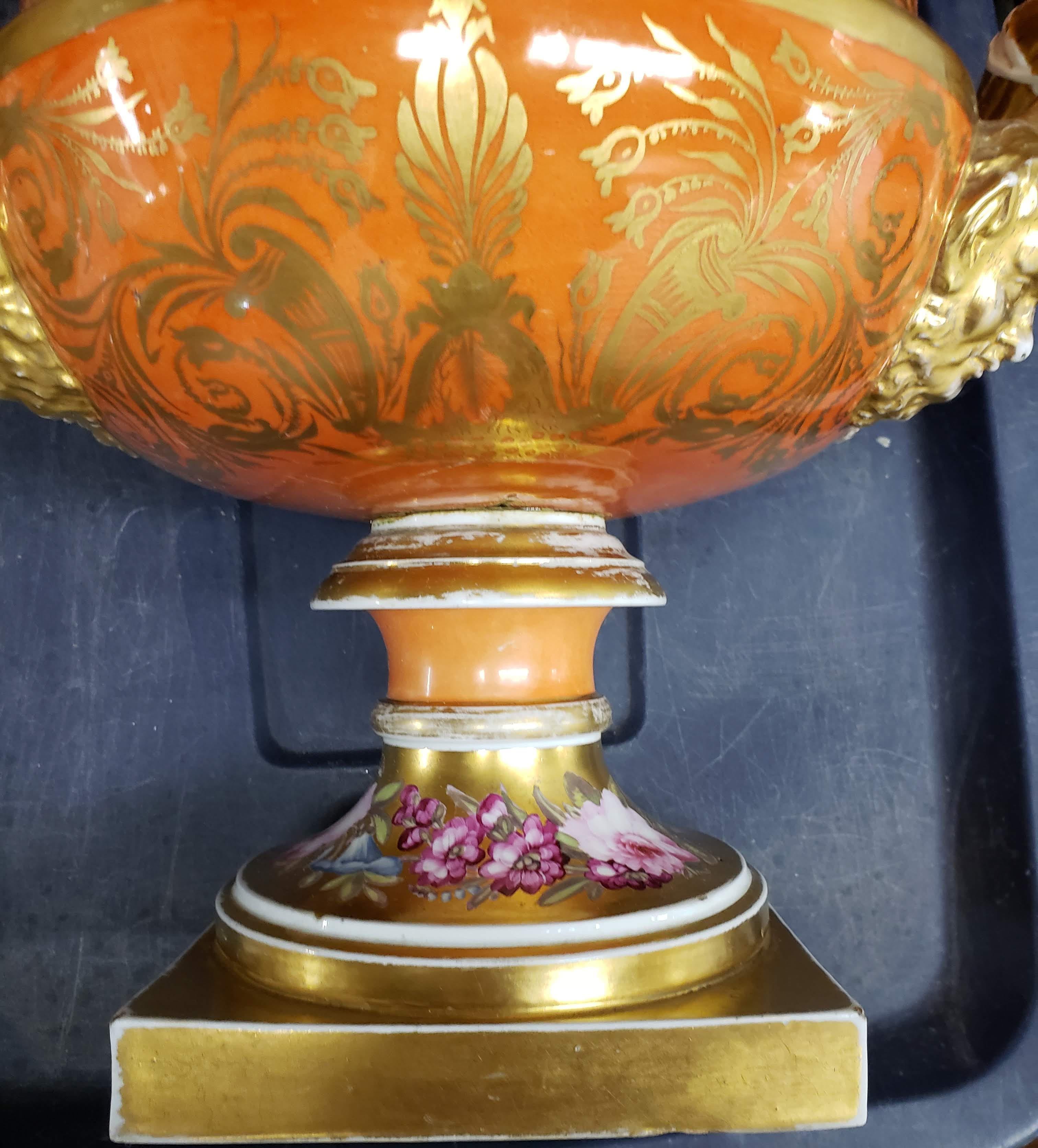 Vase en forme de Campana botanique en porcelaine à fond orange Chamberlain Worcester en vente 7