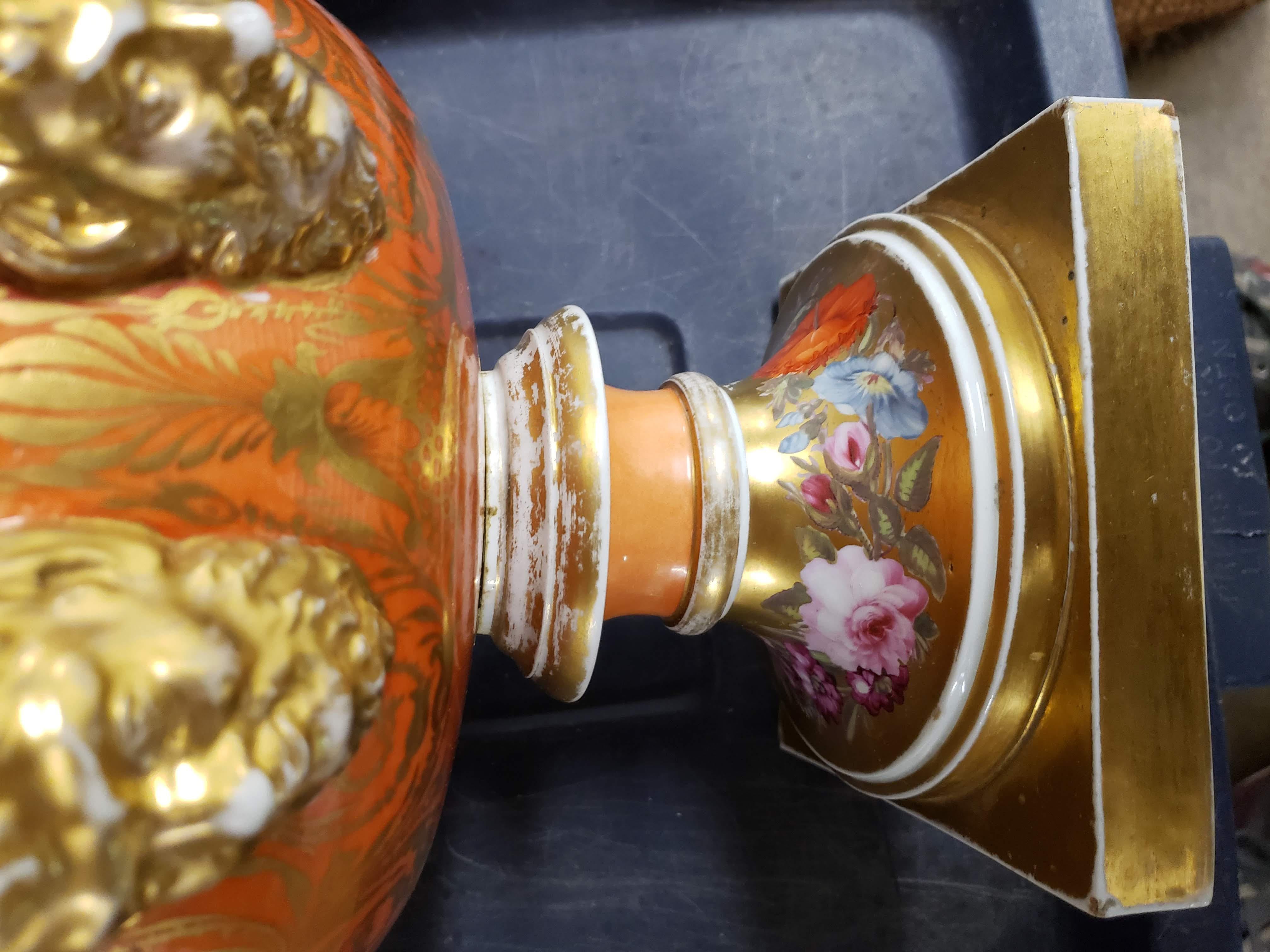 Vase en forme de Campana botanique en porcelaine à fond orange Chamberlain Worcester en vente 8