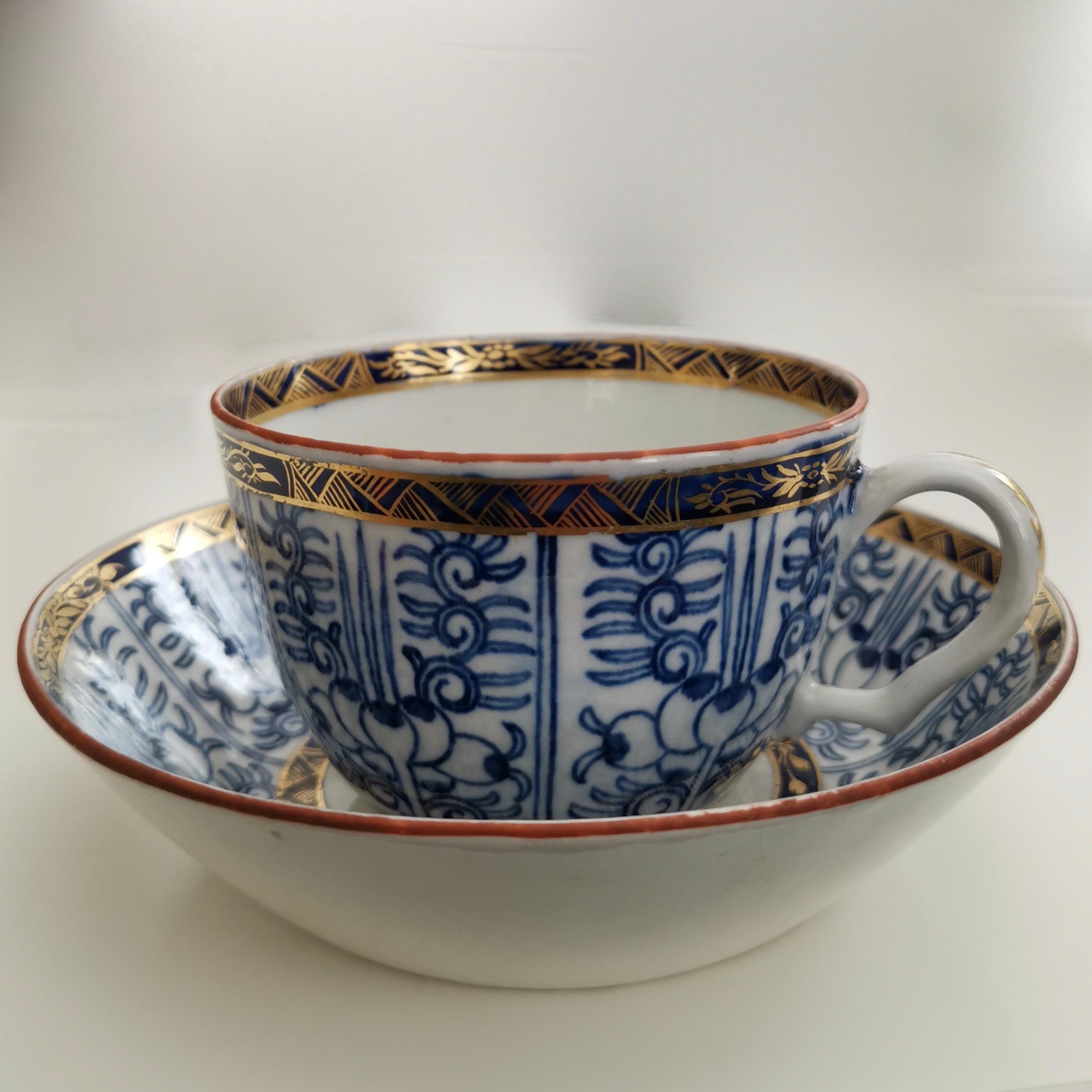 Early 19th Century Chamberlain Worcester Porcelain Teacup, Blue Lily Pattern, circa 1815