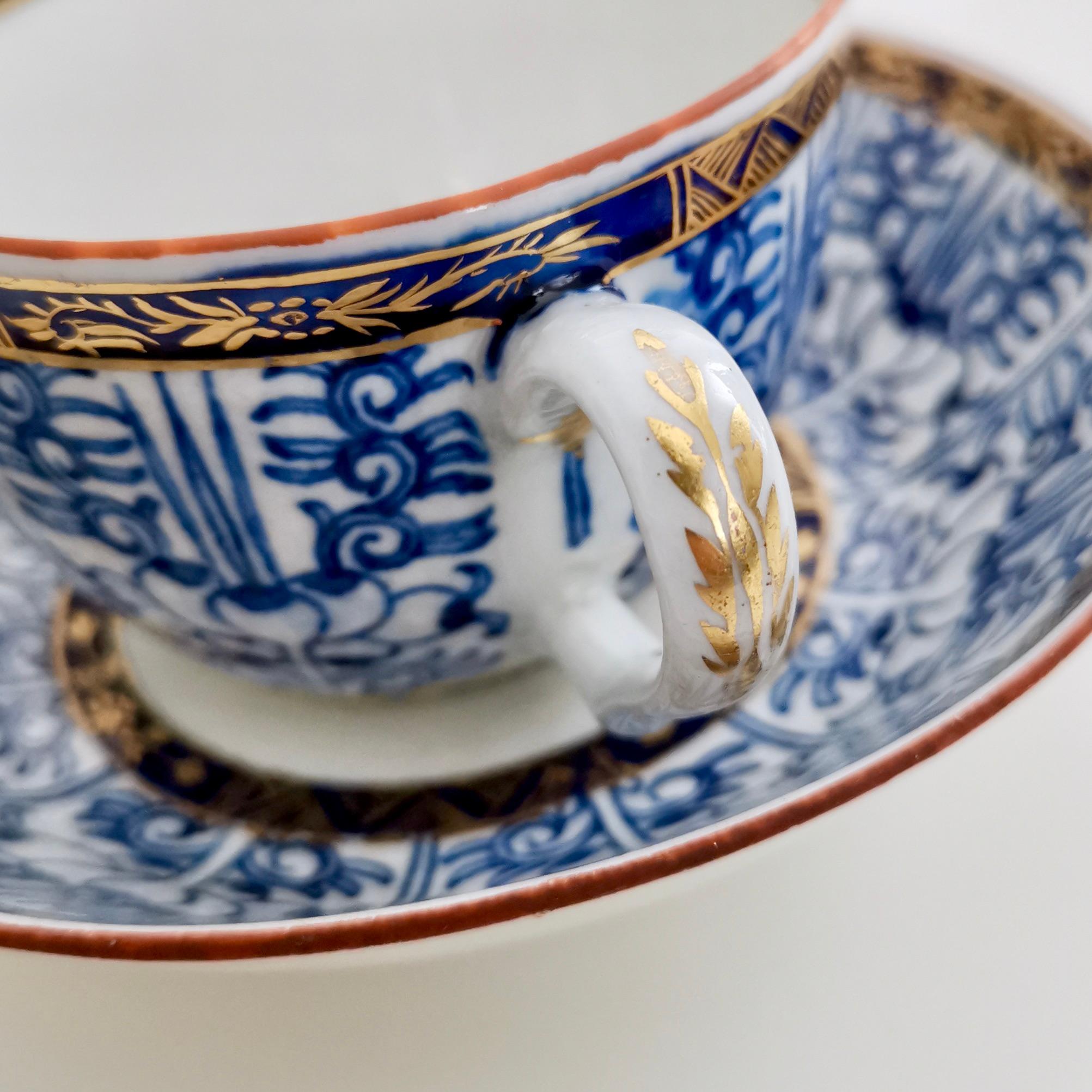 Chamberlain Worcester Porcelain Teacup, Blue Lily Pattern, circa 1815 In Good Condition In London, GB